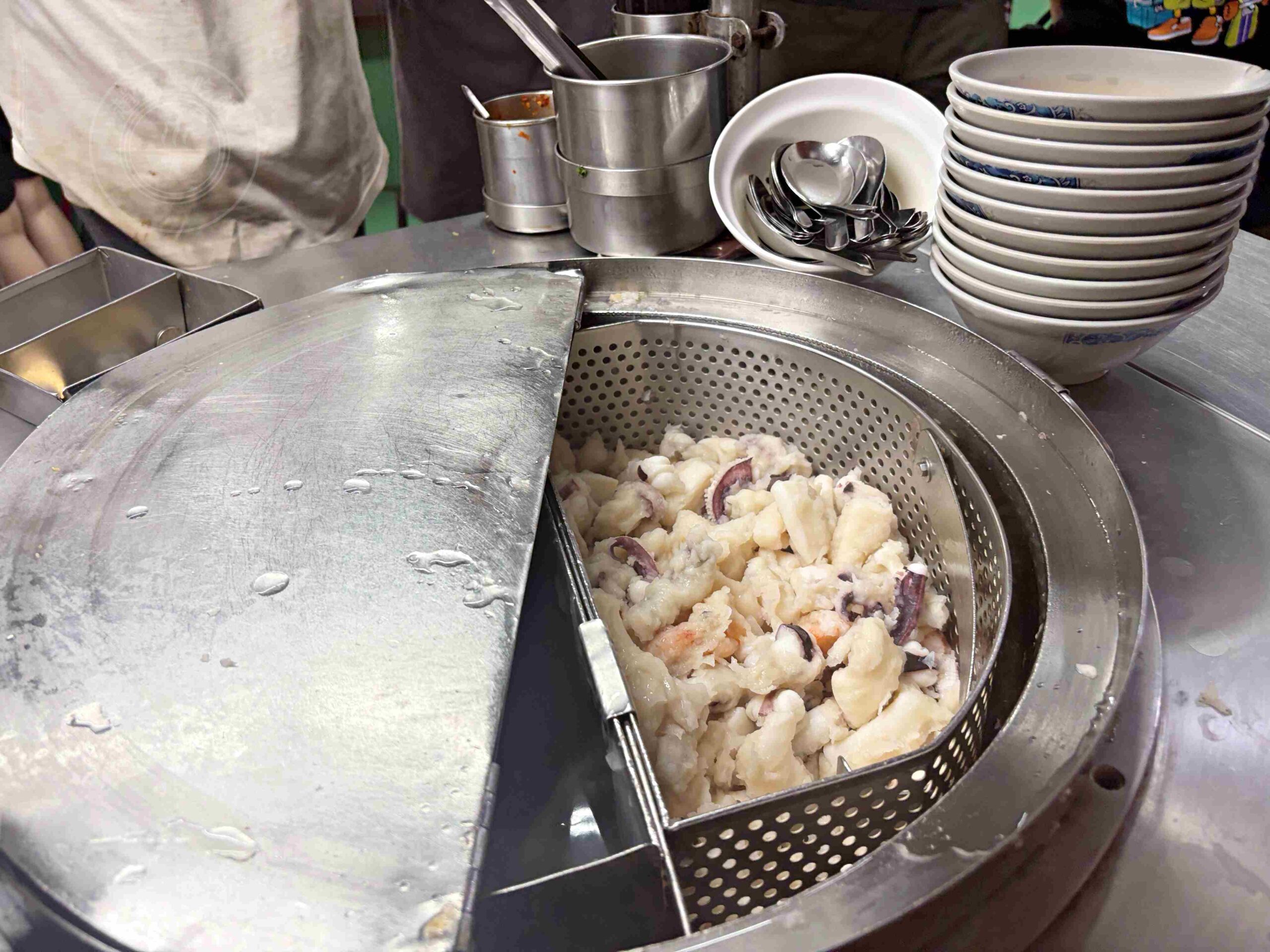 【雙連美食】雙連文記花枝羹，40年老字號清甜蘿蔔白羹配超大塊花枝推薦(菜單) @趙先生吃飯