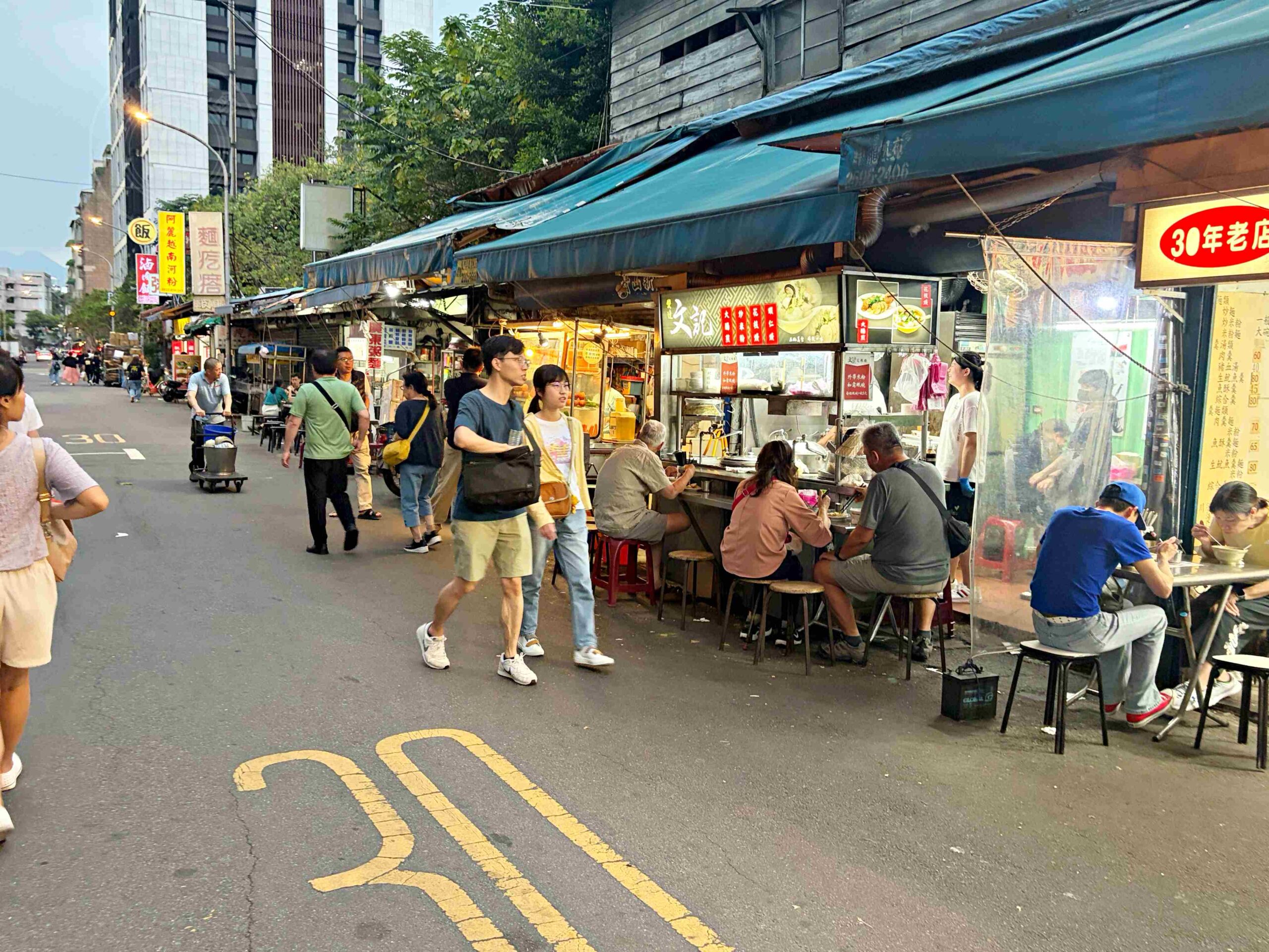 【雙連美食】雙連文記花枝羹，40年老字號清甜蘿蔔白羹配超大塊花枝推薦(菜單) @趙先生吃飯