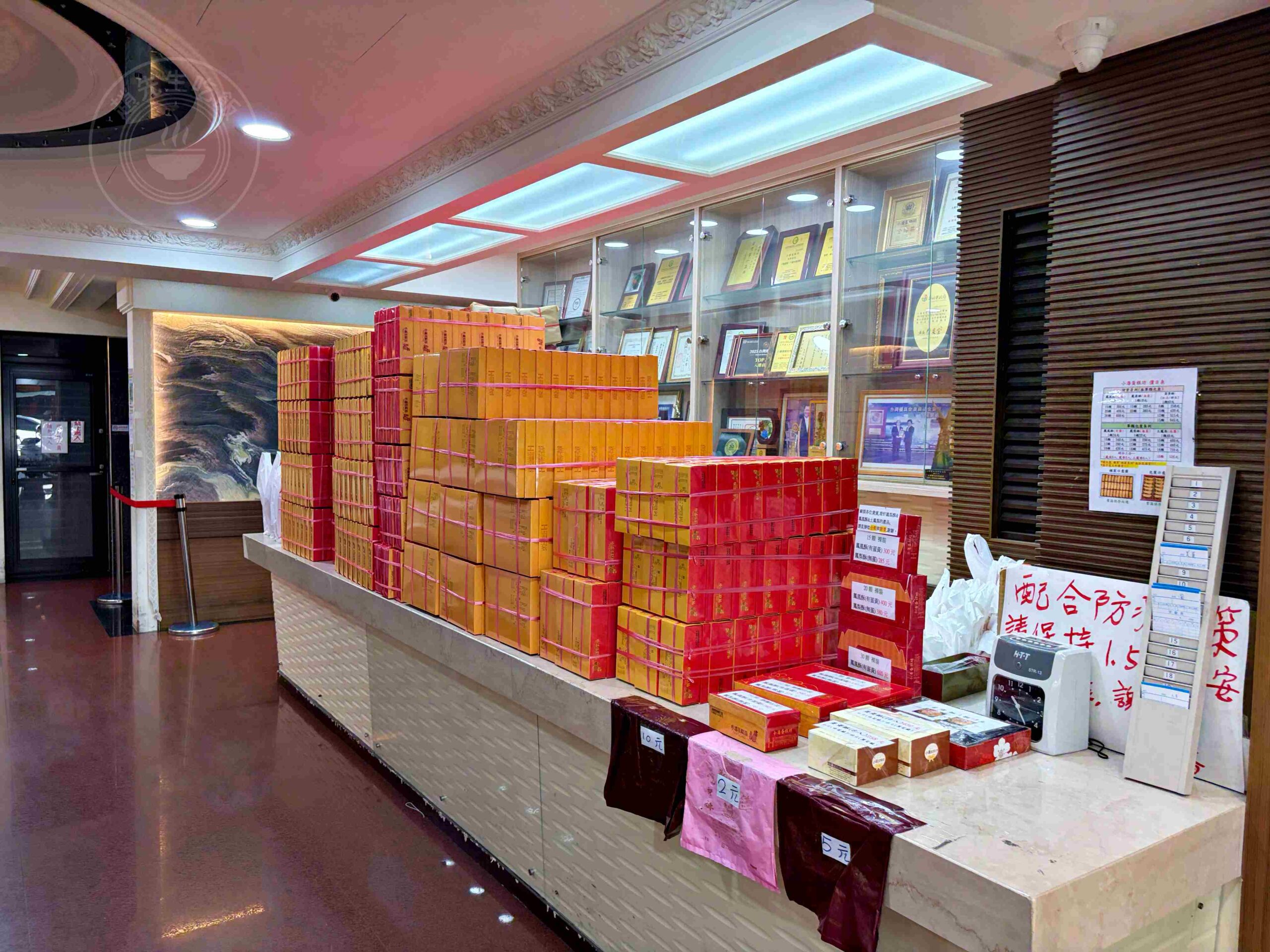 【板橋美食】小潘蛋糕坊，藏在巷弄的超強傳統蛋糕，排隊名產鳳凰酥與起酥蛋糕推薦(菜單) @趙先生吃飯