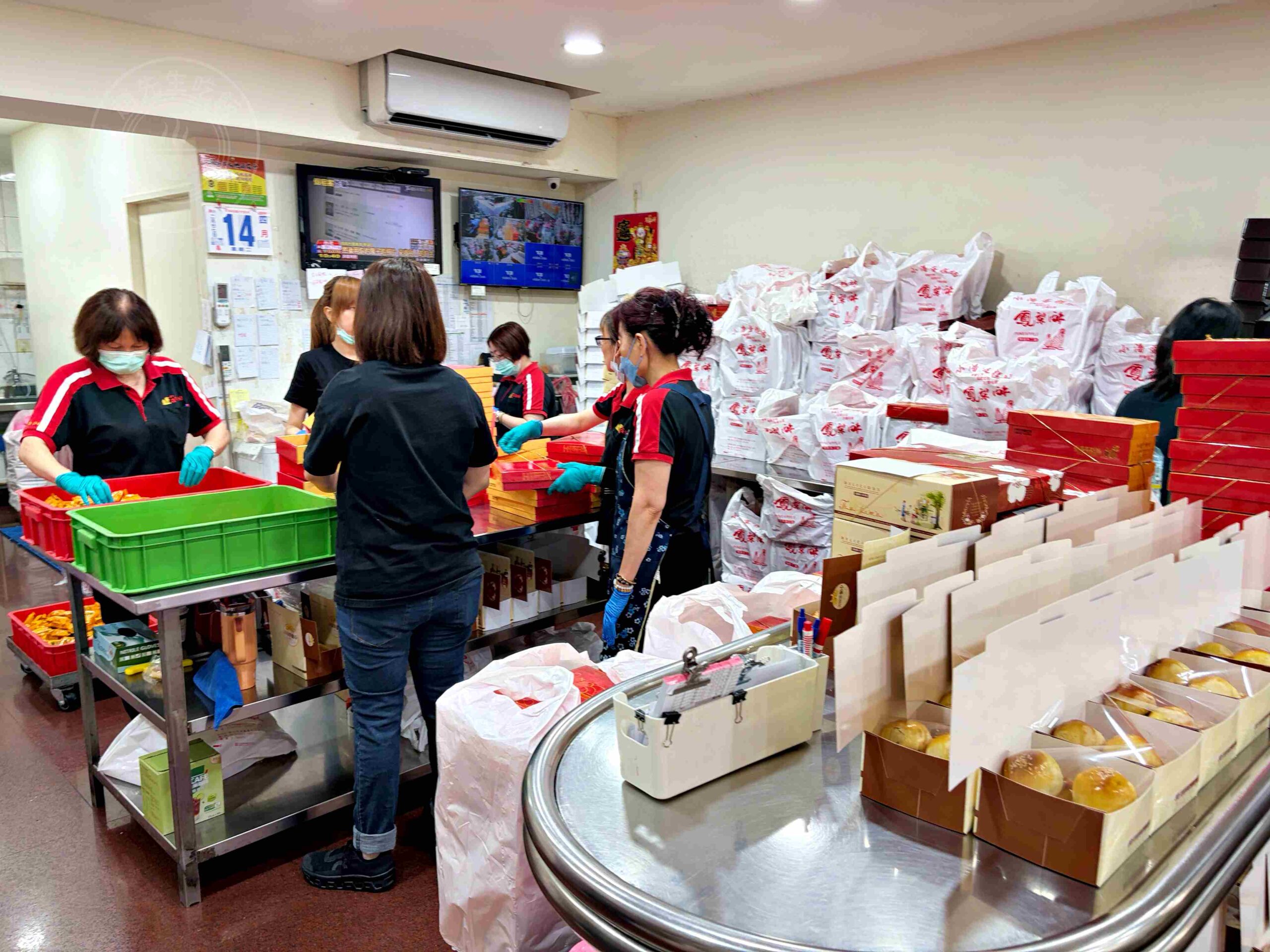 【板橋美食】小潘蛋糕坊，藏在巷弄的超強傳統蛋糕，排隊名產鳳凰酥與起酥蛋糕推薦(菜單) @趙先生吃飯