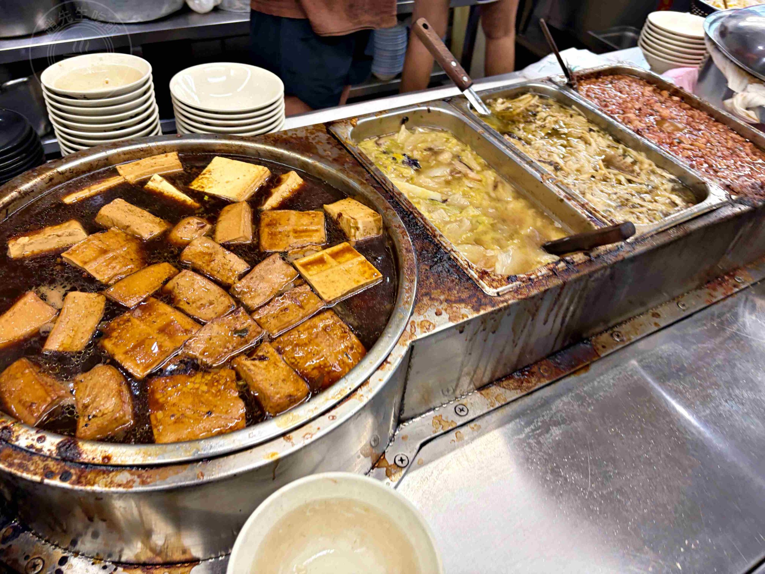 【中和美食】大胖肉羹莒光店，肉羹湯喝到飽40多年小吃，炒麵和滷肉飯也厲害推薦(菜單) @趙先生吃飯