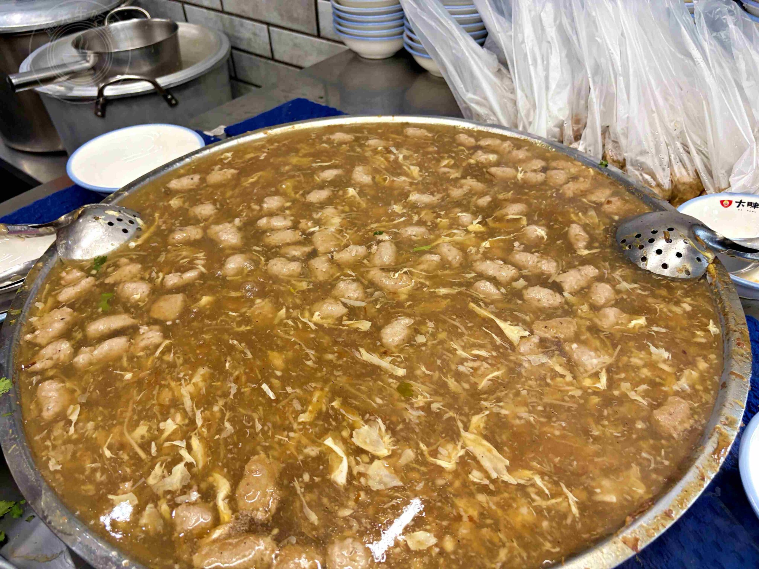 【中和美食】大胖肉羹莒光店，肉羹湯喝到飽40多年小吃，炒麵和滷肉飯也厲害推薦(菜單) @趙先生吃飯