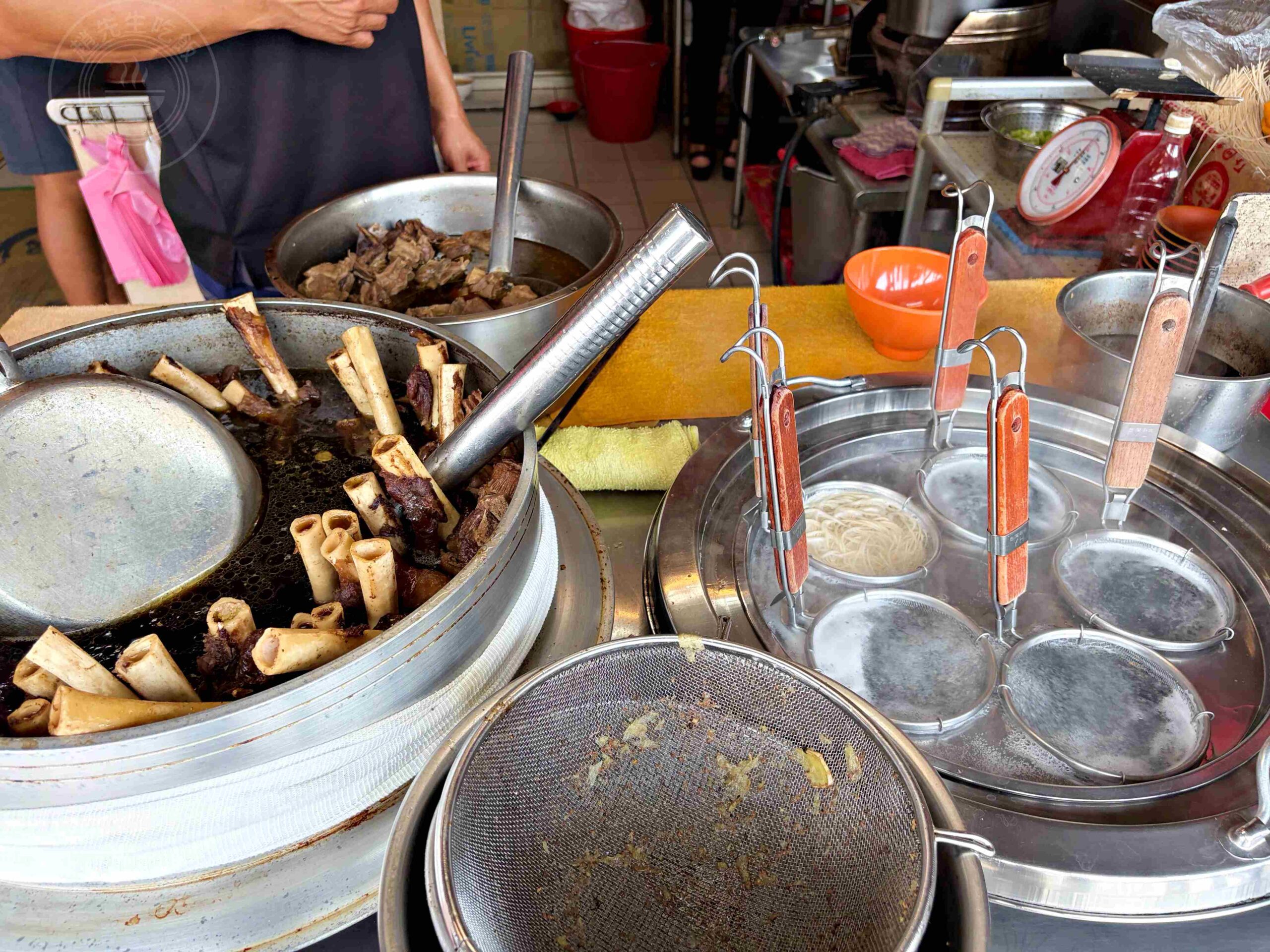 【林口美食】二省道晟鴻羊肉，湯頭甘甜無腥味可免費續湯推薦羊肉麵線、羊骨湯(菜單) @趙先生吃飯