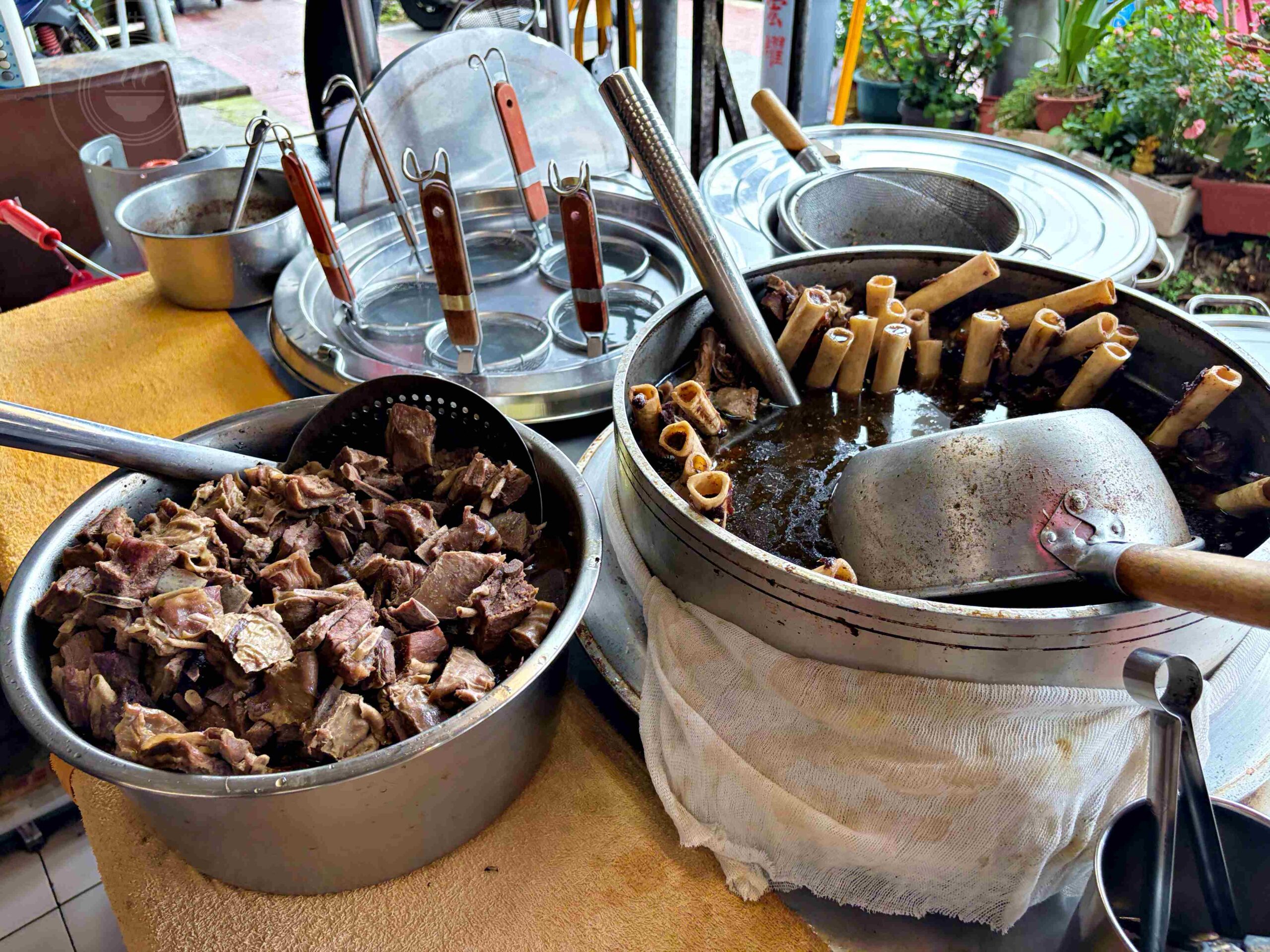 【林口美食】二省道晟鴻羊肉，湯頭甘甜無腥味可免費續湯推薦羊肉麵線、羊骨湯(菜單) @趙先生吃飯