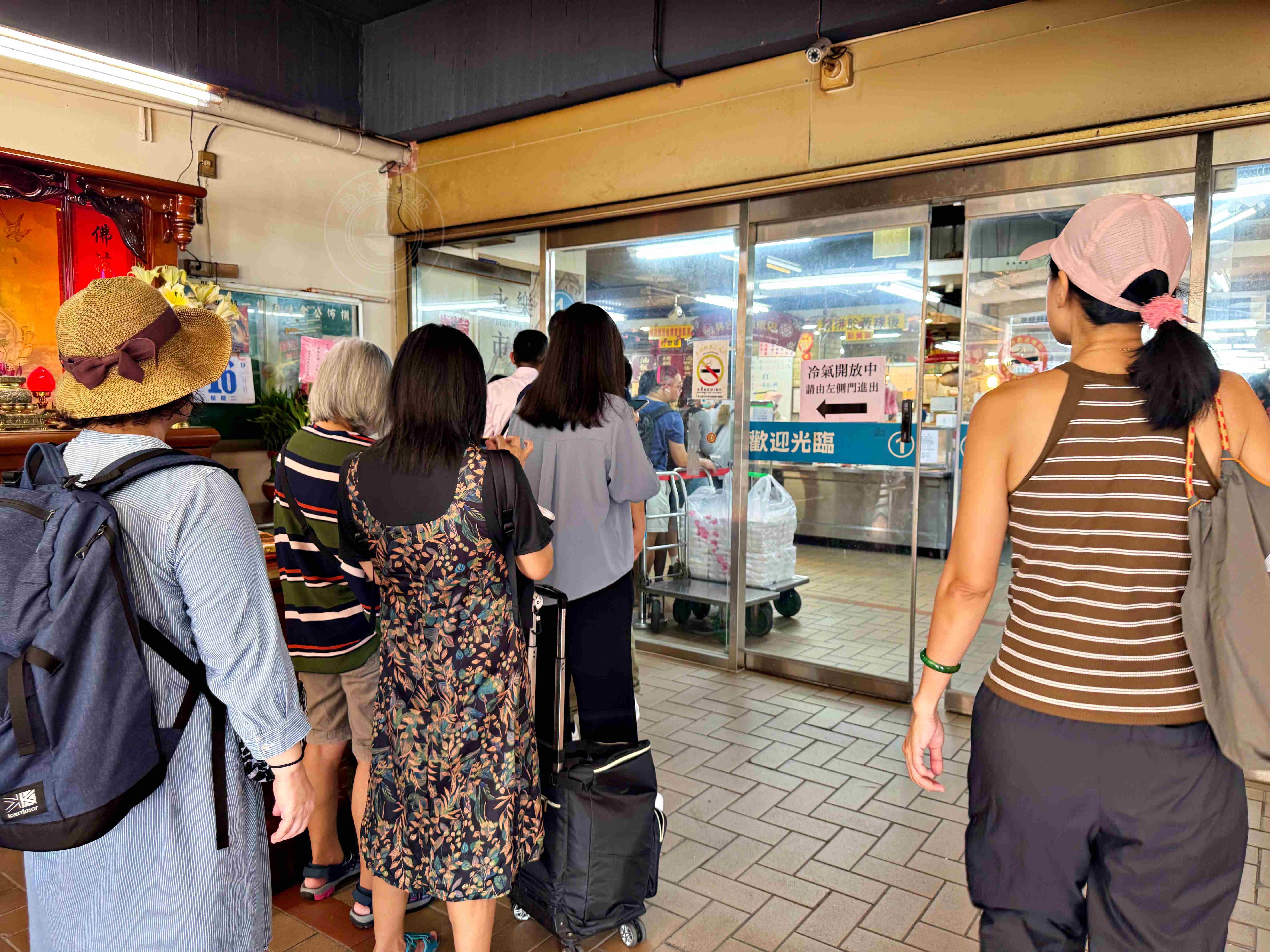 【大稻埕美食】林合發油飯店，郭台銘也愛的油飯，永樂市場必吃的傳統油飯、芋頭粿推薦(菜單) @趙先生吃飯