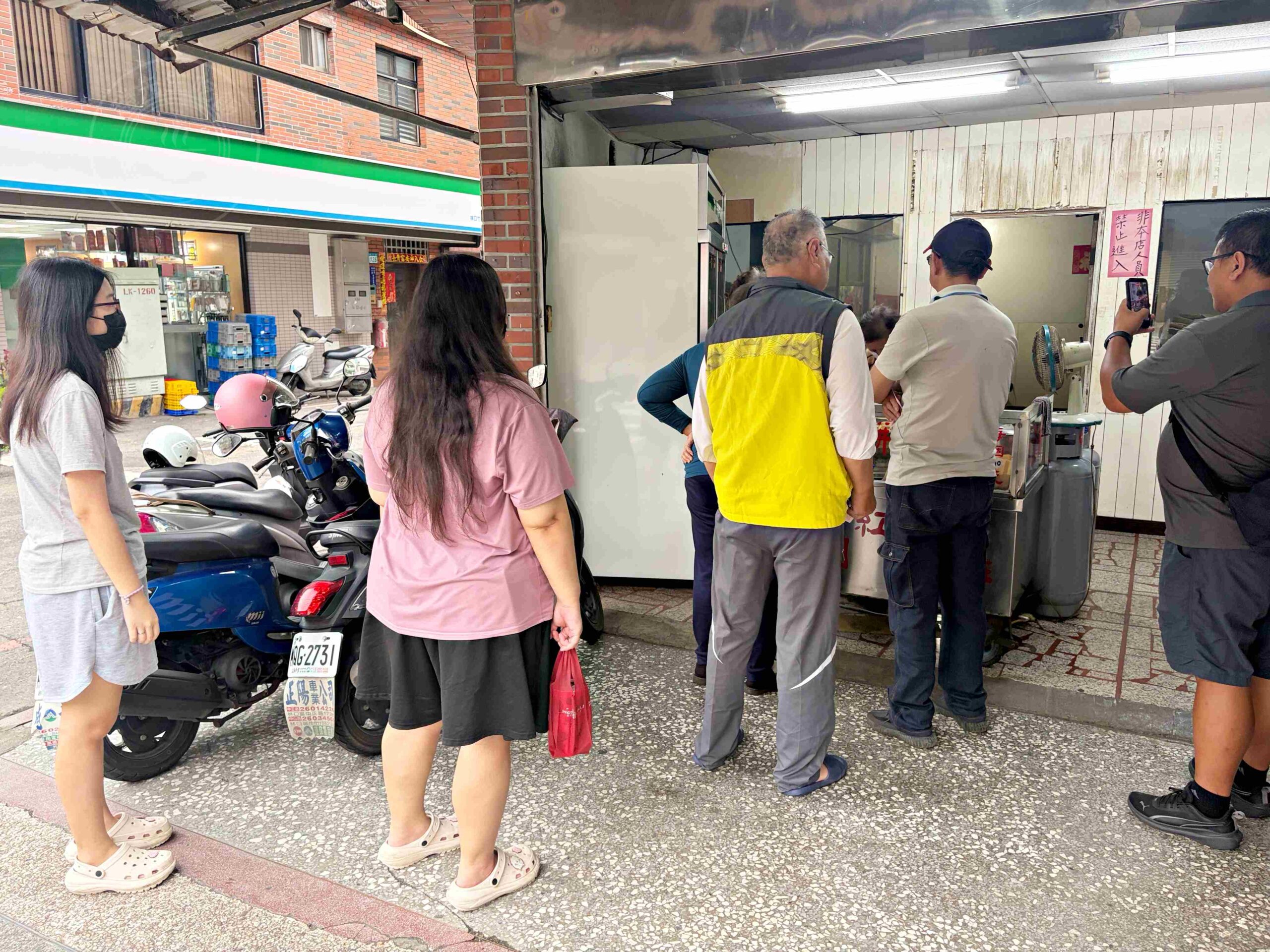 【林口美食】銅心圓紅豆餅，老占元拉麵大王，旁邊只要10元紅豆餅推薦(菜單) @趙先生吃飯