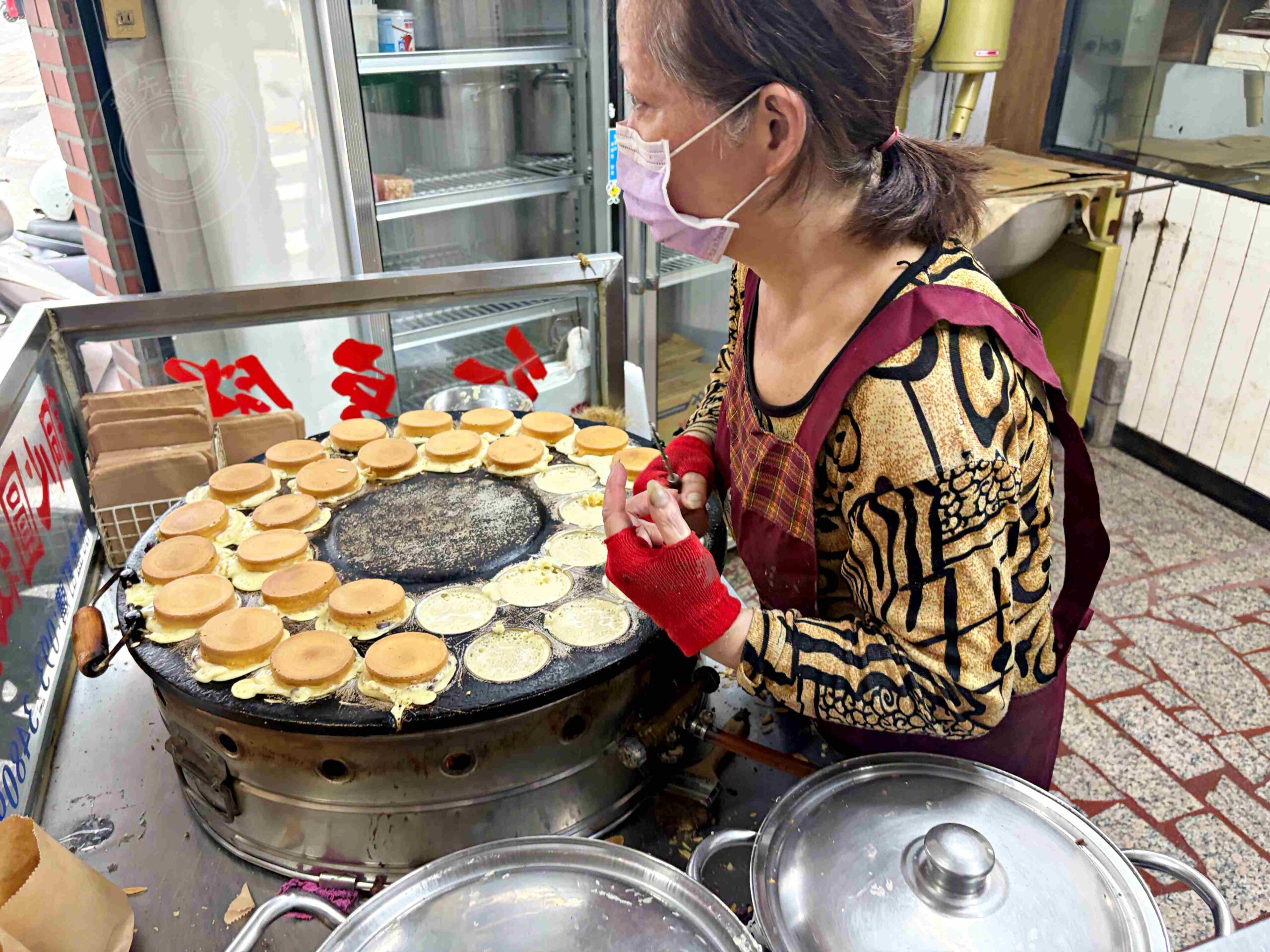 【林口美食】銅心圓紅豆餅，老占元拉麵大王，旁邊只要10元紅豆餅推薦(菜單) @趙先生吃飯