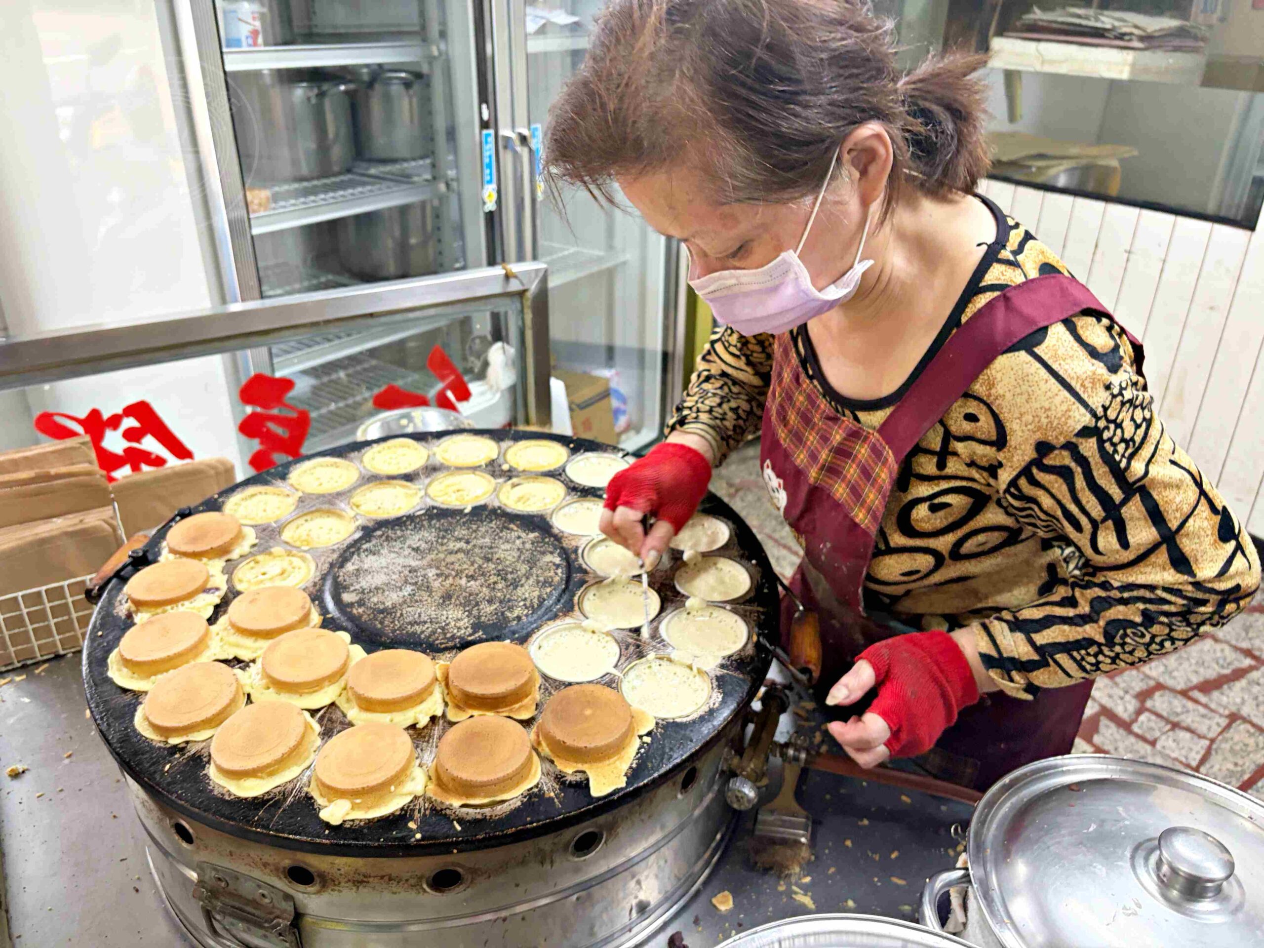 【林口美食】銅心圓紅豆餅，老占元拉麵大王，旁邊只要10元紅豆餅推薦(菜單) @趙先生吃飯