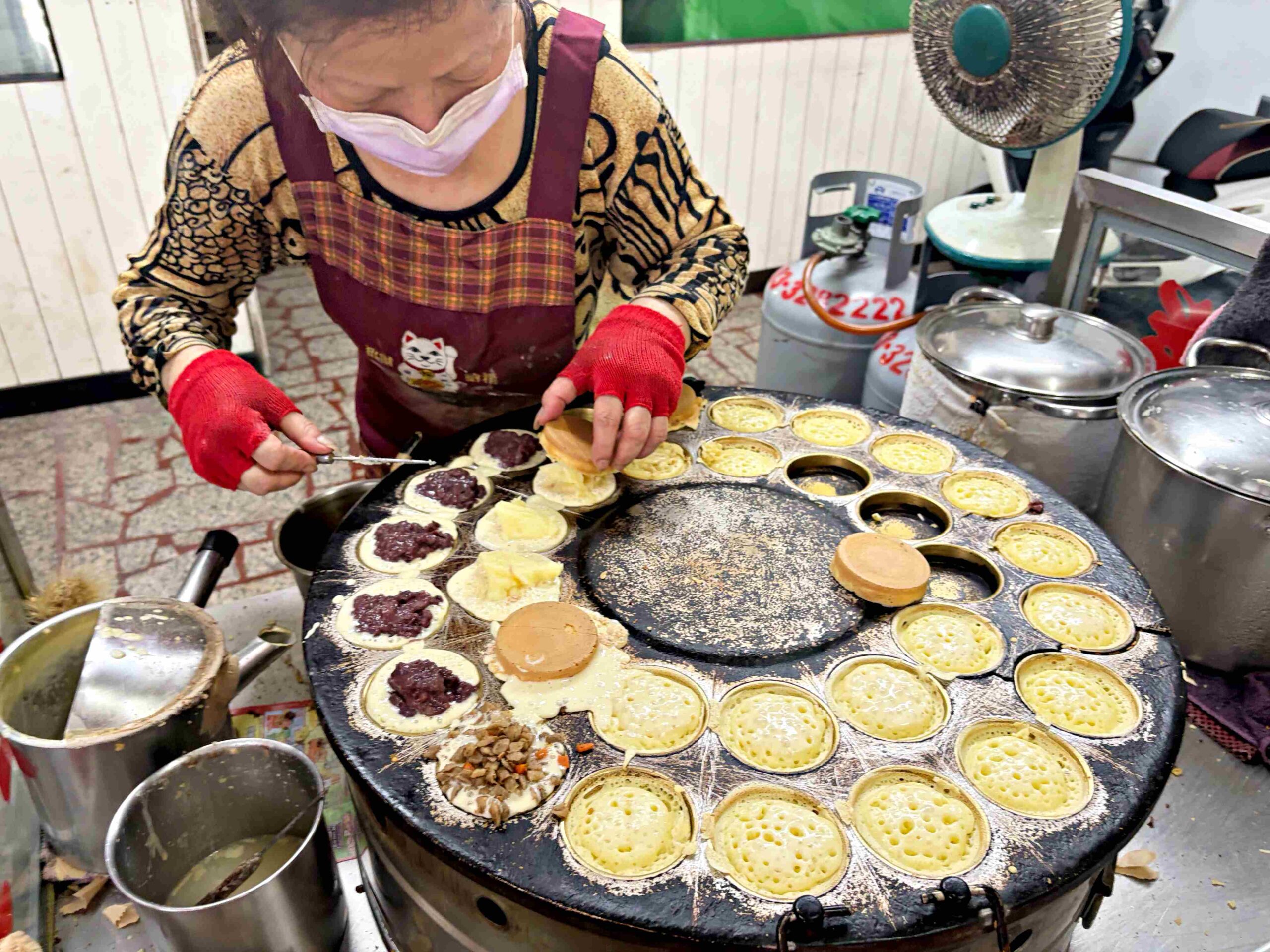 【林口美食】銅心圓紅豆餅，老占元拉麵大王，旁邊只要10元紅豆餅推薦(菜單) @趙先生吃飯