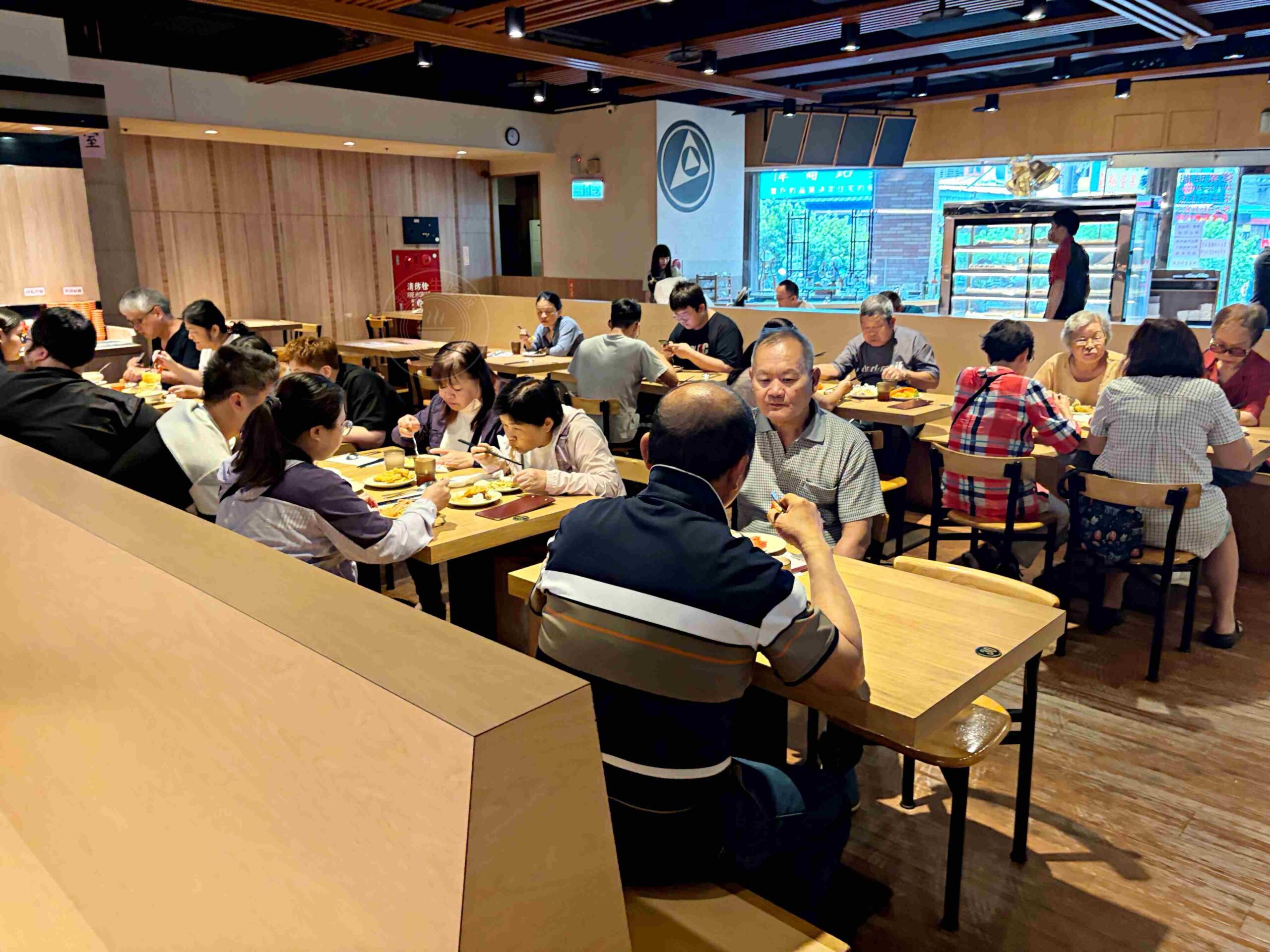 【板橋、樹林美食】安格士牛排館，在地超人氣排隊平價牛排霸主，超過60種料理推薦(菜單) @趙先生吃飯