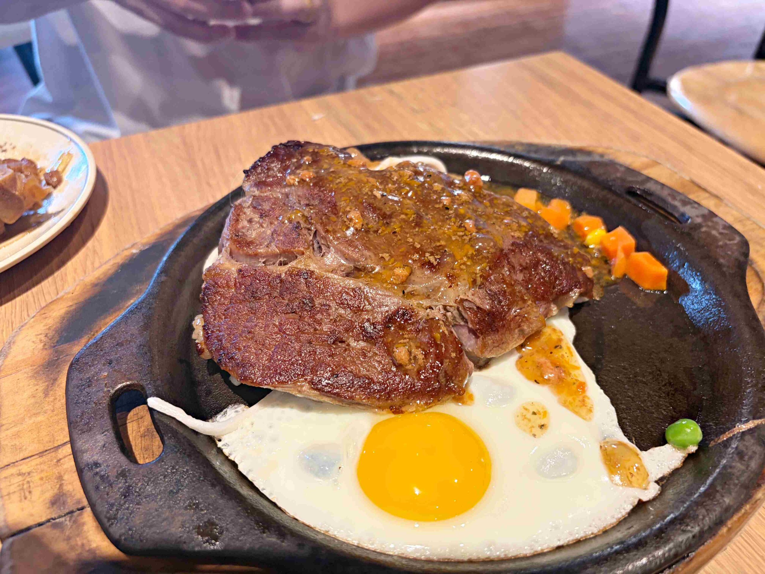 【板橋、樹林美食】安格士牛排館，在地超人氣排隊平價牛排霸主，超過60種料理推薦(菜單) @趙先生吃飯