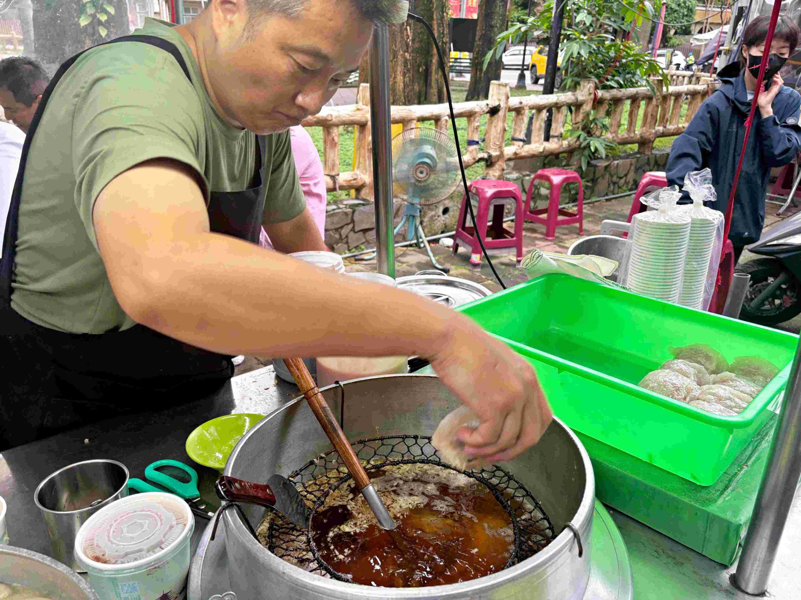 【三重美食】三重手工黑豬肉圓，只賣三天的50年傳奇老店，黑豬肉圓、四神湯、豬腸麵線推薦(菜單) @趙先生吃飯