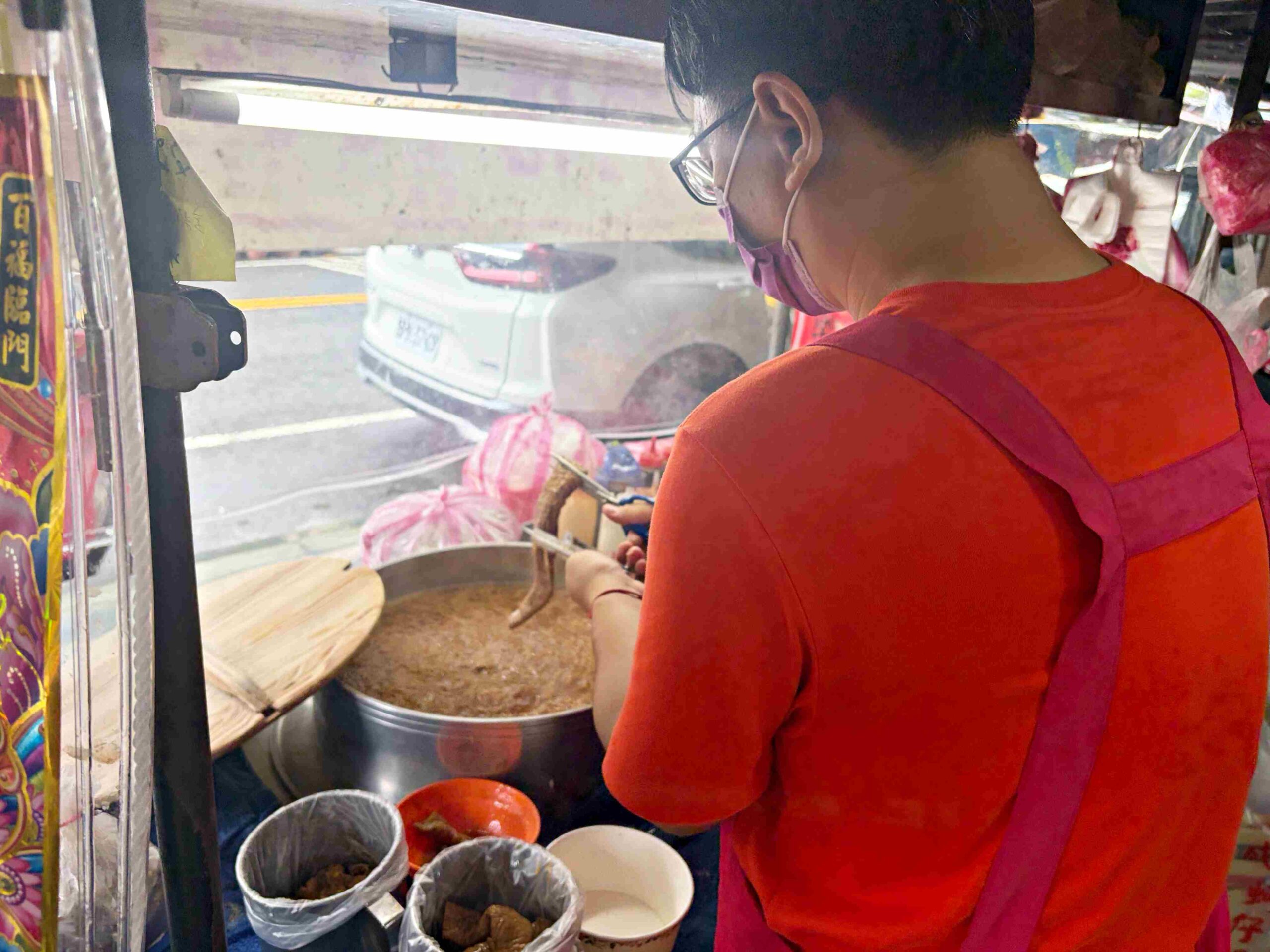 【三重美食】阿倍麵線，巷弄三輪車神級美味！滷到入味超Q彈推薦(菜單) @趙先生吃飯