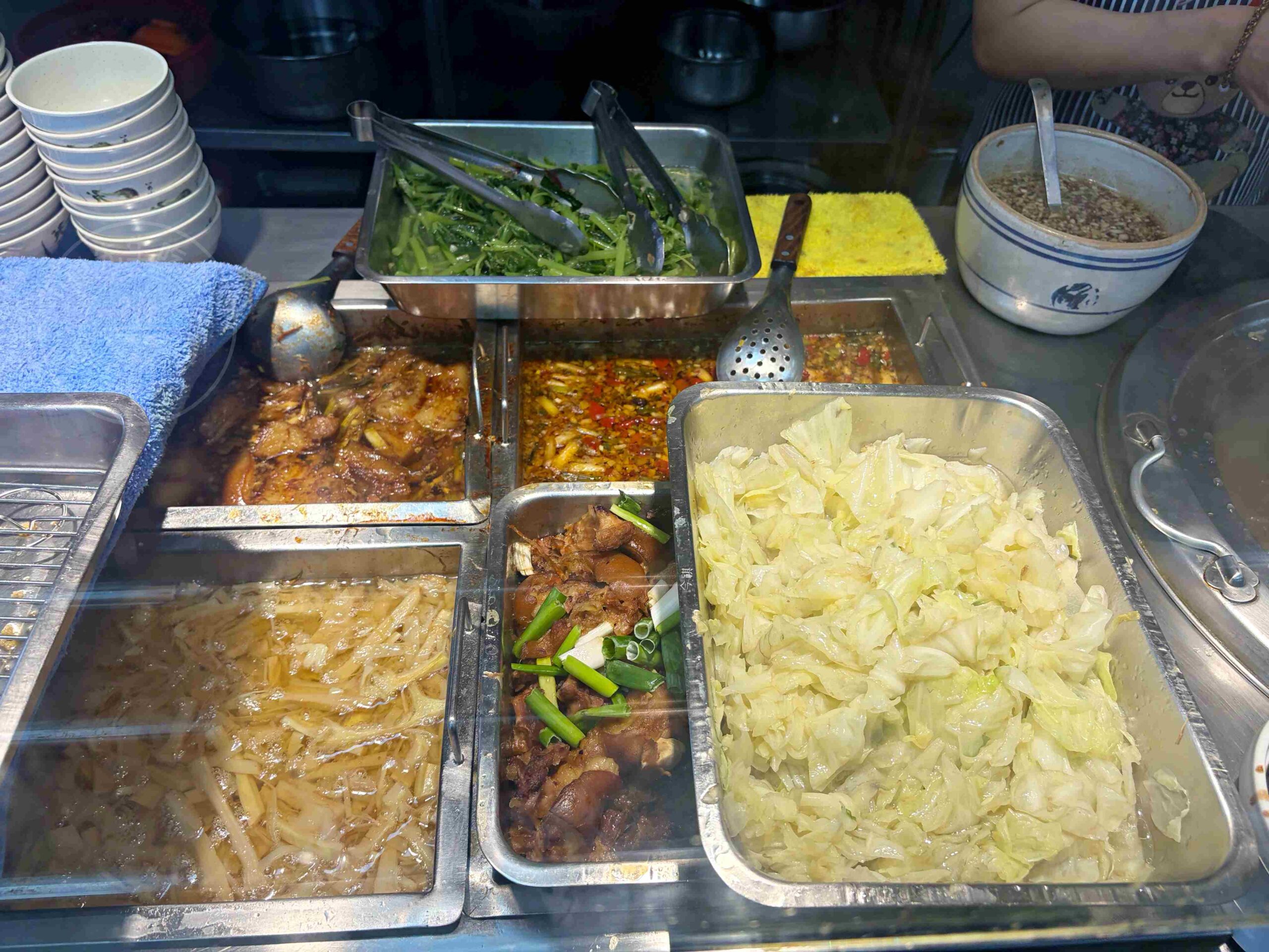 【三重美食】唯豐魯肉飯，三重五大滷肉飯之一，價錢便宜卻超好吃推薦(菜單) @趙先生吃飯