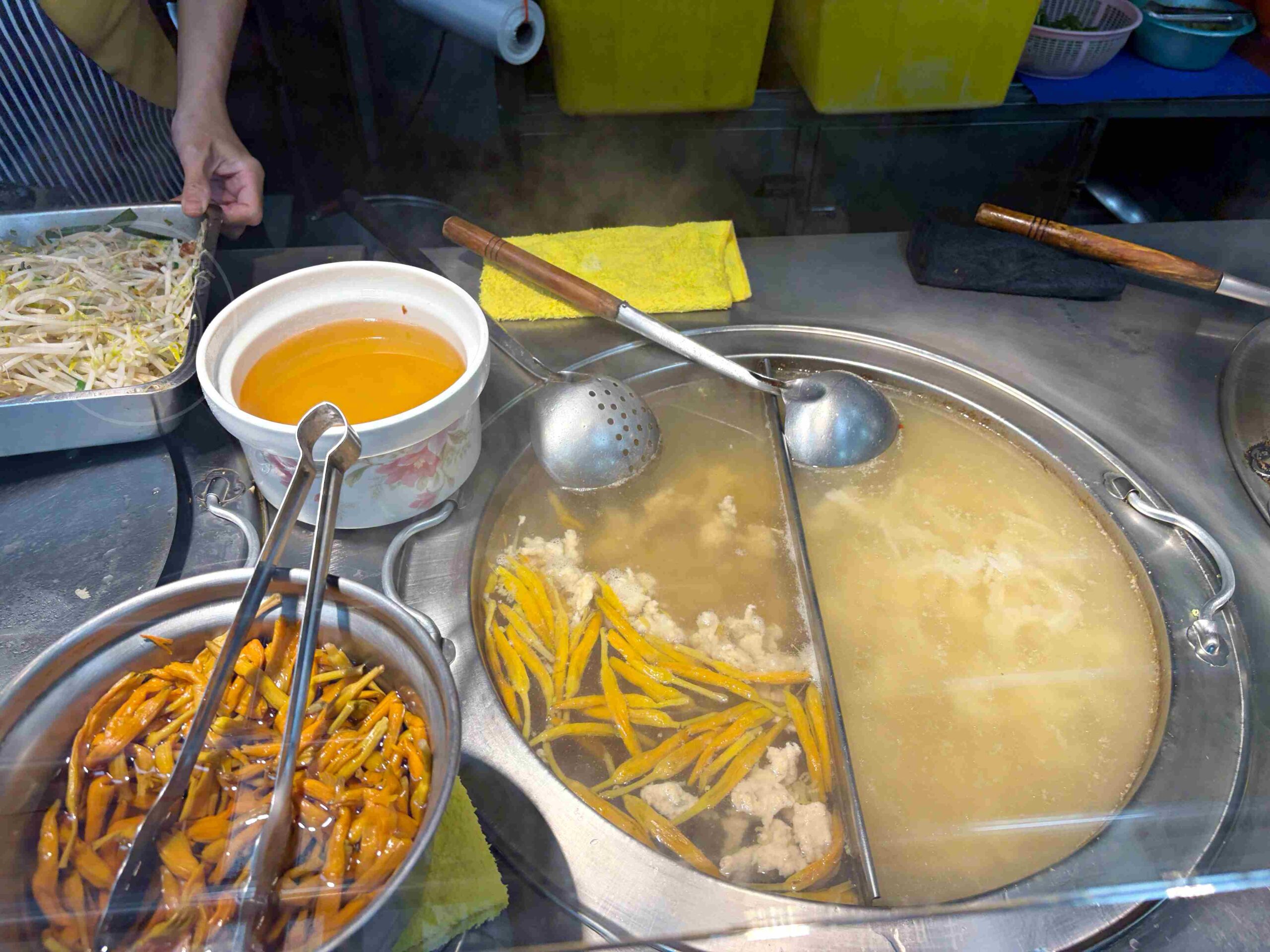 【三重美食】唯豐魯肉飯，三重五大滷肉飯之一，價錢便宜卻超好吃推薦(菜單) @趙先生吃飯