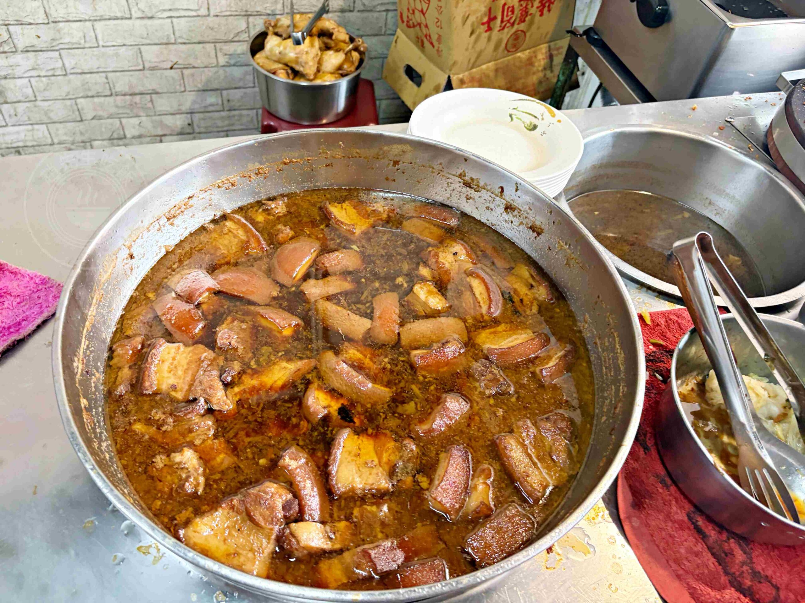 【板橋美食】正少年控肉飯，捷運府中站福德市場50年老字號軟嫩控肉與大片滷排骨推薦(菜單) @趙先生吃飯