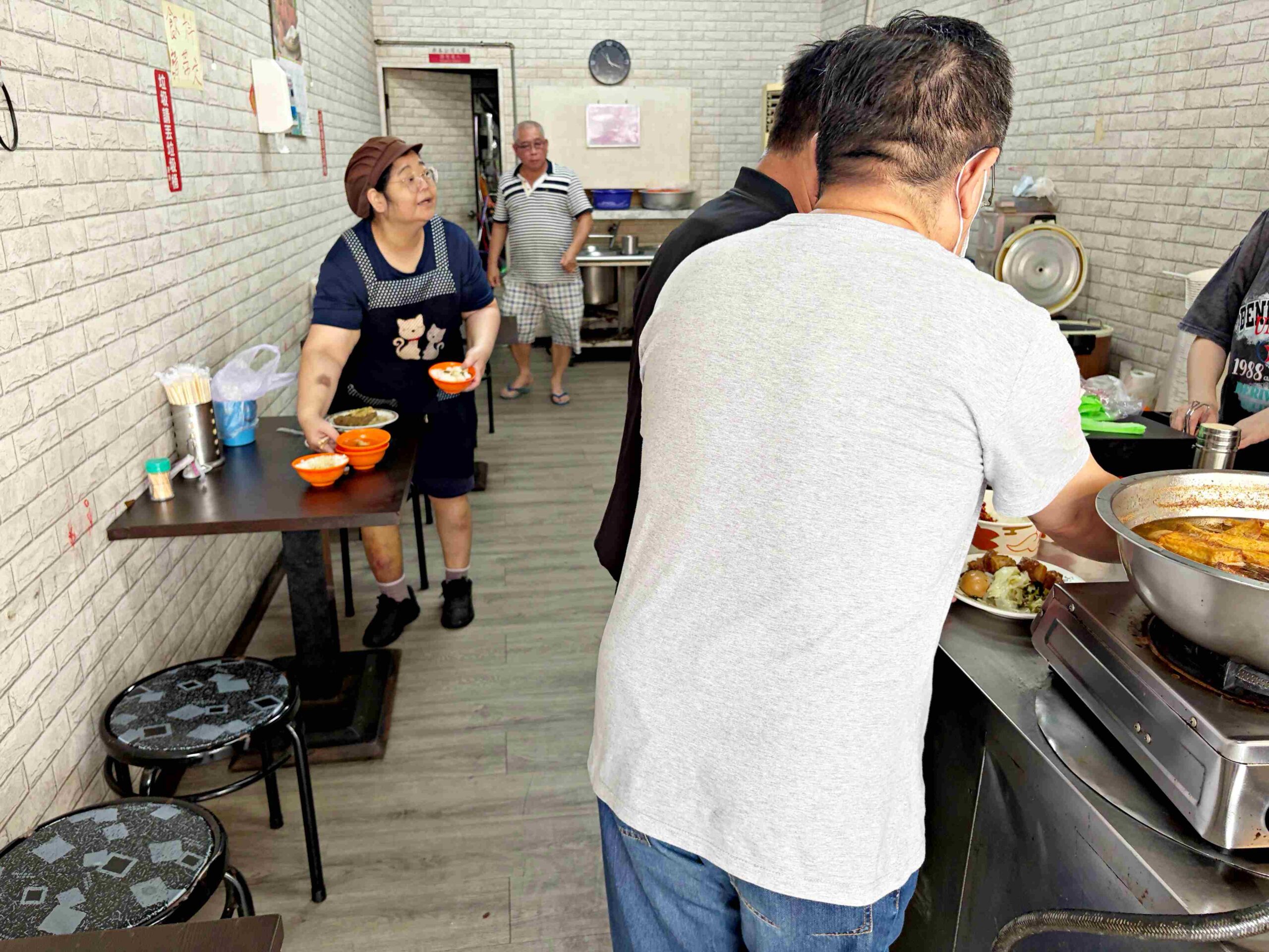 【板橋美食】正少年控肉飯，捷運府中站福德市場50年老字號軟嫩控肉與大片滷排骨推薦(菜單) @趙先生吃飯