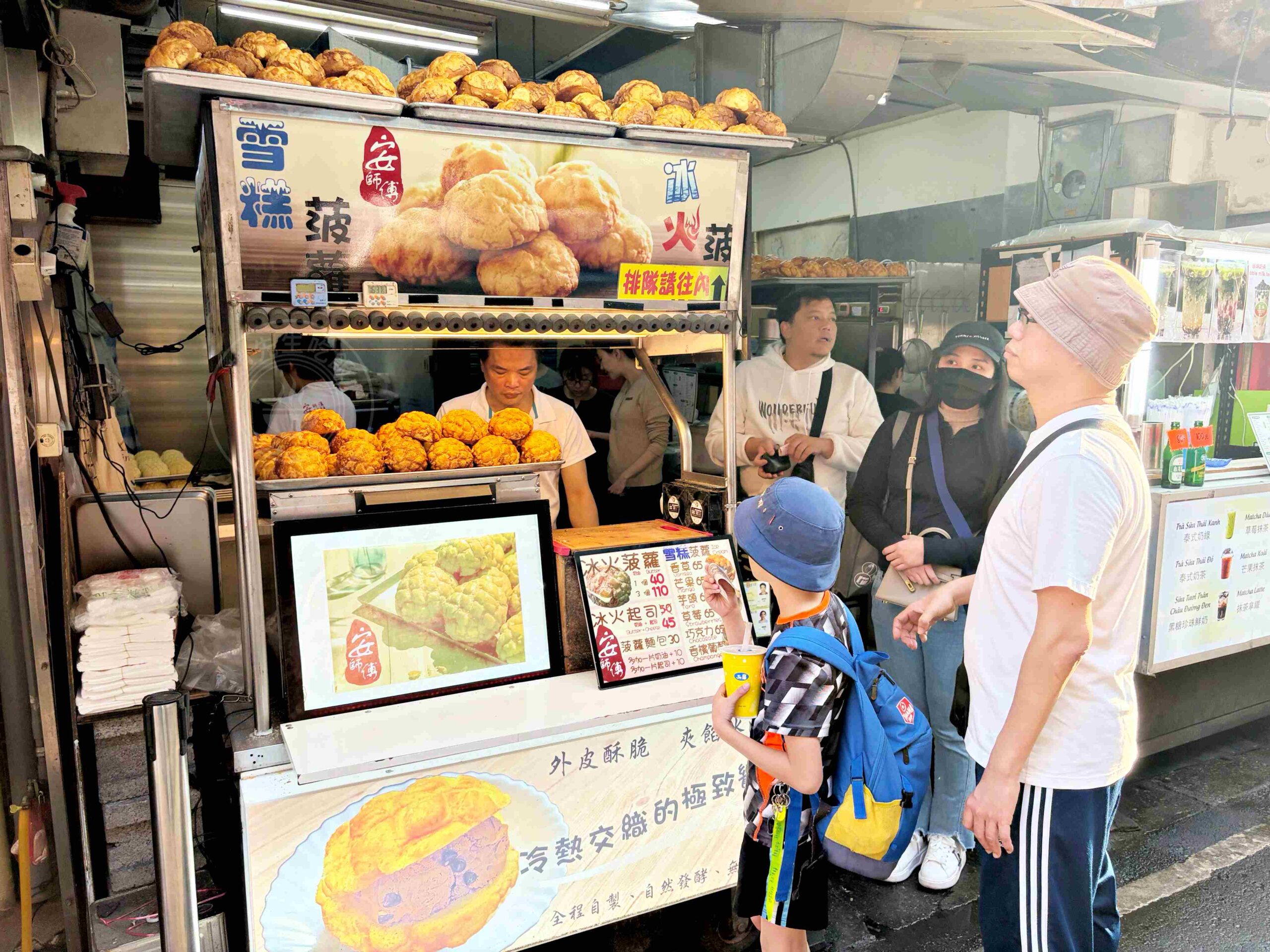 【松山美食】安師傅冰火菠蘿，饒河夜市超酥脆冰火菠蘿，濃厚奶油香太好吃推薦(菜單) @趙先生吃飯