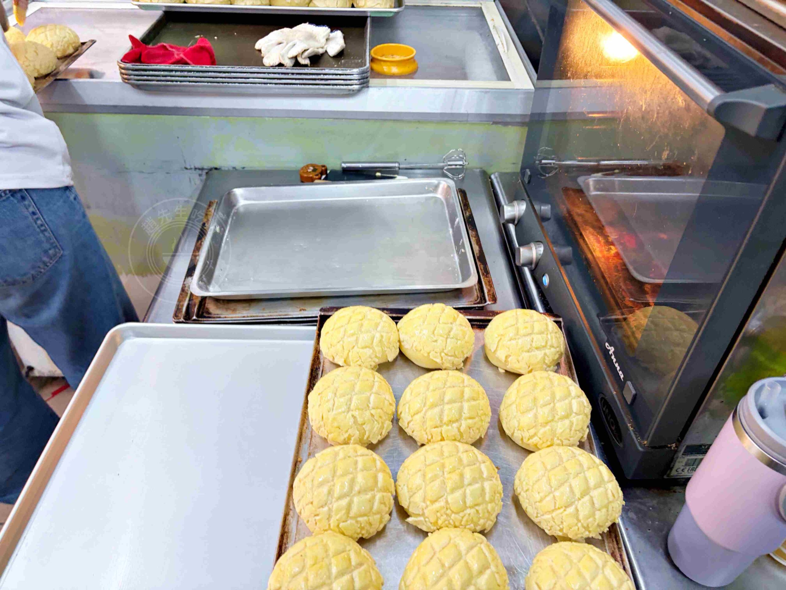 【松山美食】安師傅冰火菠蘿，饒河夜市超酥脆冰火菠蘿，濃厚奶油香太好吃推薦(菜單) @趙先生吃飯