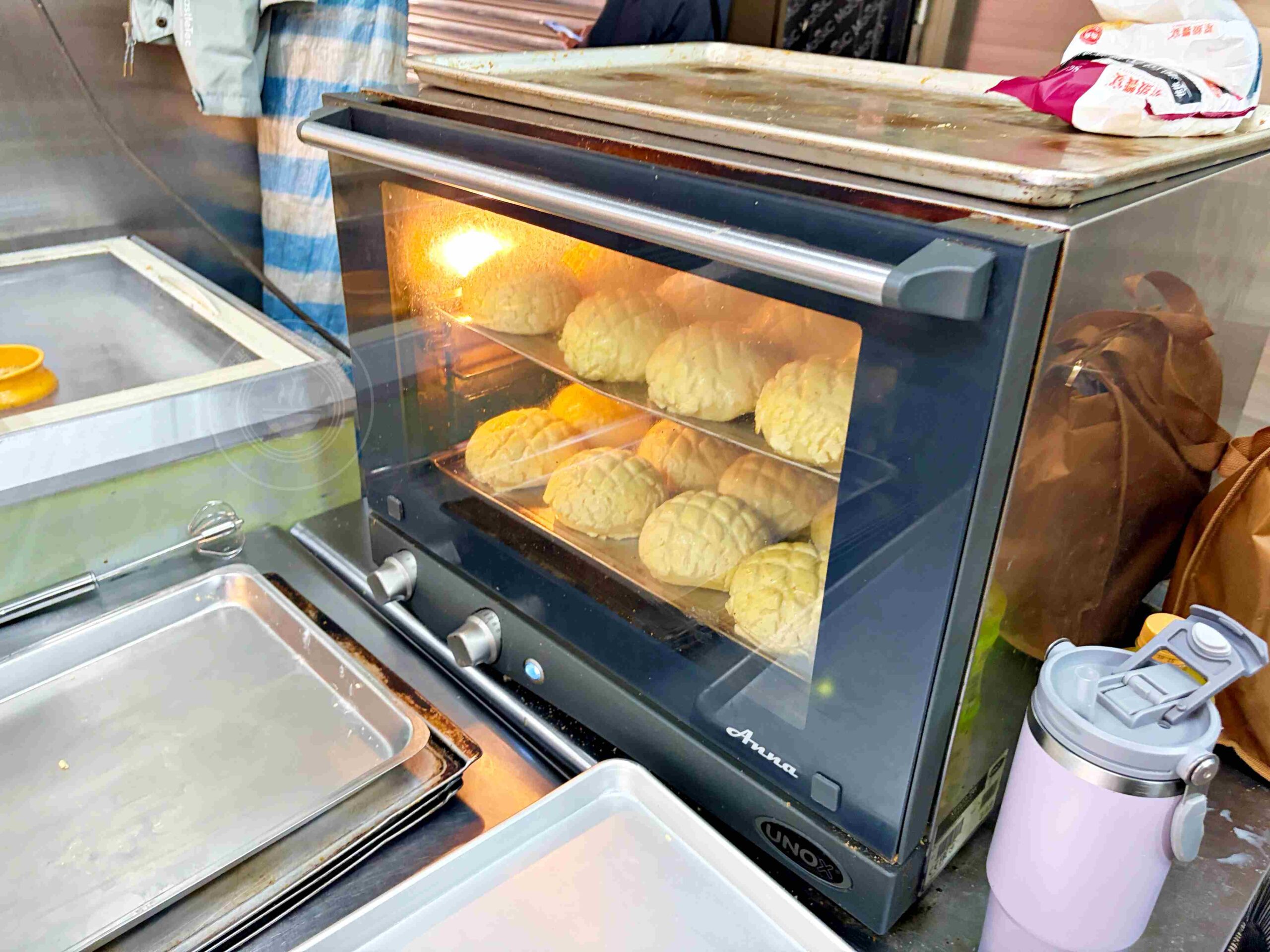 【松山美食】安師傅冰火菠蘿，饒河夜市超酥脆冰火菠蘿，濃厚奶油香太好吃推薦(菜單) @趙先生吃飯