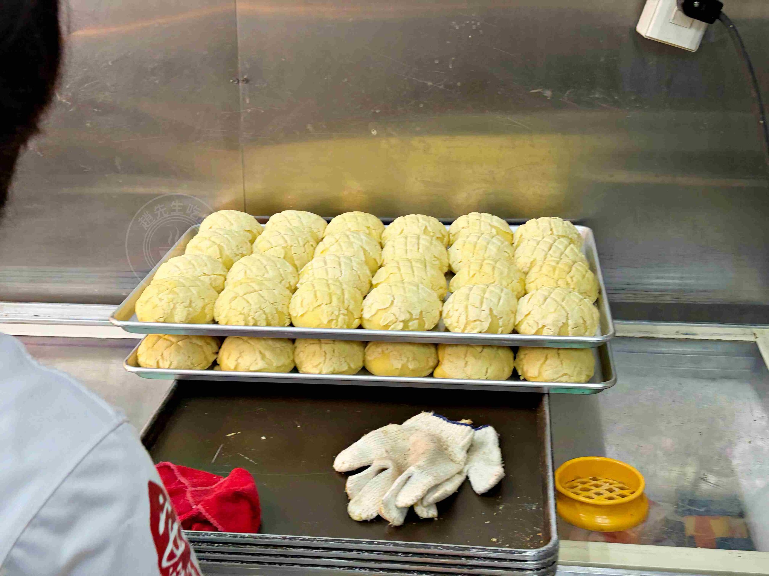 【松山美食】安師傅冰火菠蘿，饒河夜市超酥脆冰火菠蘿，濃厚奶油香太好吃推薦(菜單) @趙先生吃飯