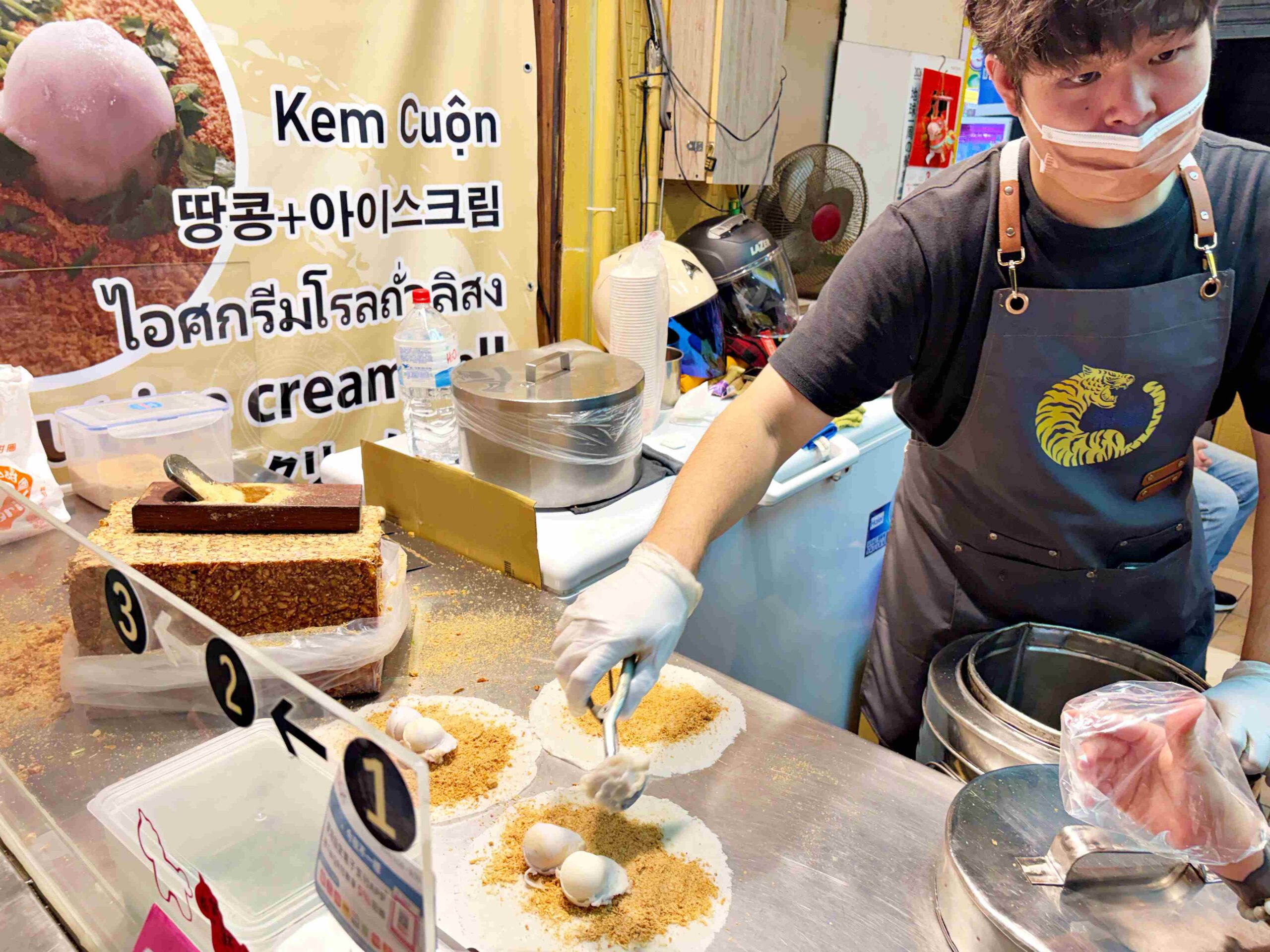 【松山美食】十分幸福花生捲冰淇淋,用宜蘭阿宗芋冰跟現刨花生粉推薦(菜單) @趙先生吃飯 【松山美食】十分幸福花生捲冰淇淋,用宜蘭阿宗芋冰跟現刨花生粉推薦(菜單) @趙先生吃飯