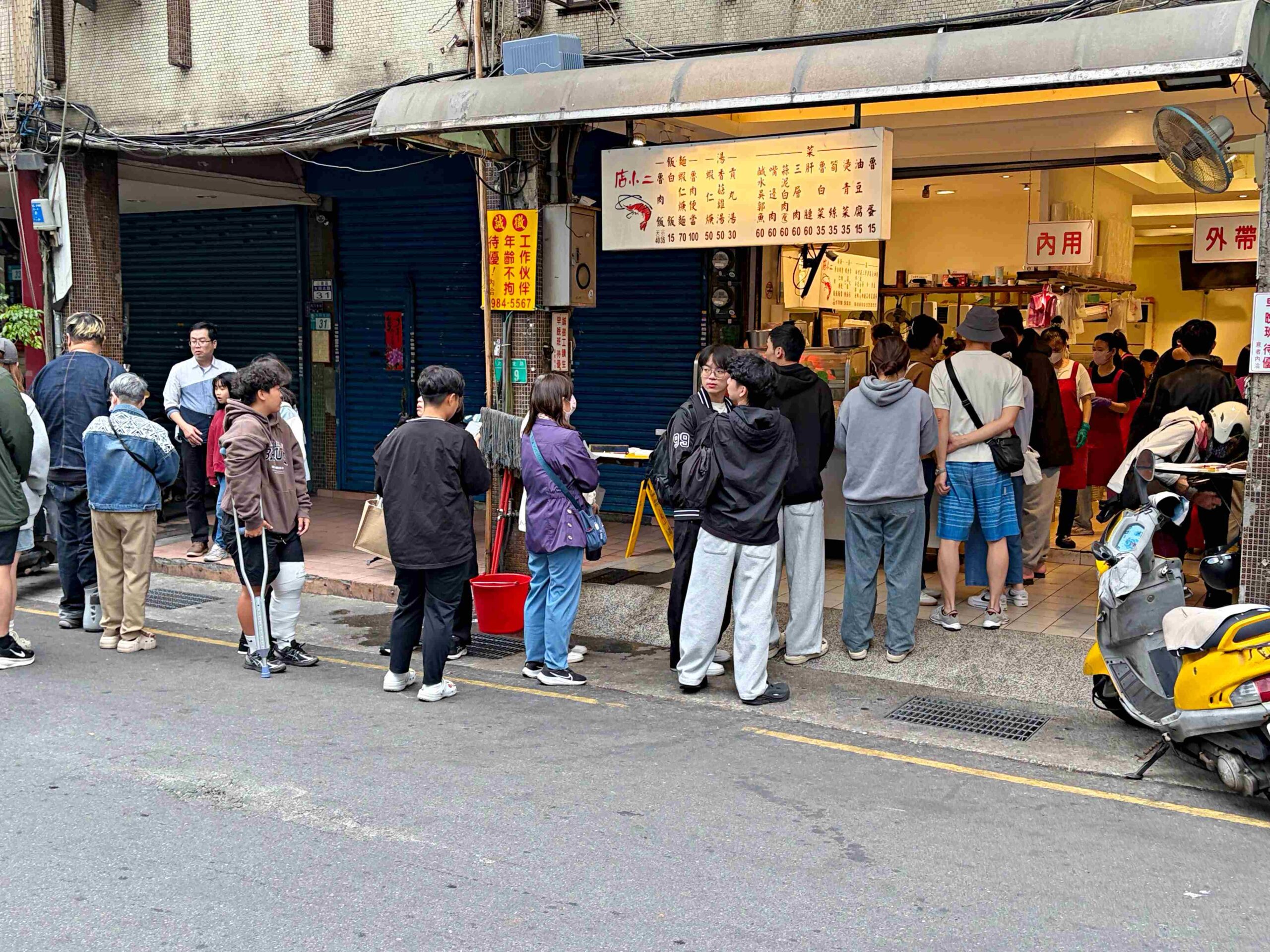 【三重美食】店小二魯肉飯，滷肉飯、蝦仁羹必點，最強滷肉飯之一，米其林也推薦(菜單) @趙先生吃飯
