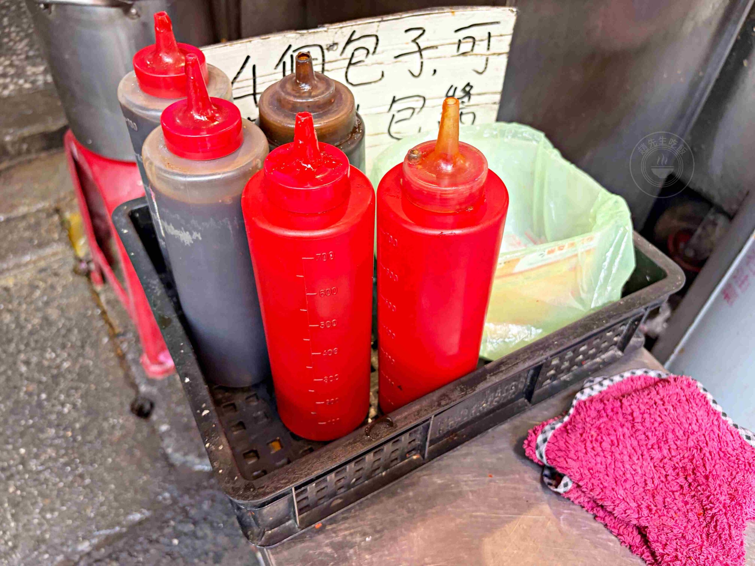 【三重美食】信義公園旁水煎包，在地人從小吃到大的8元水煎包推薦(菜單) @趙先生吃飯