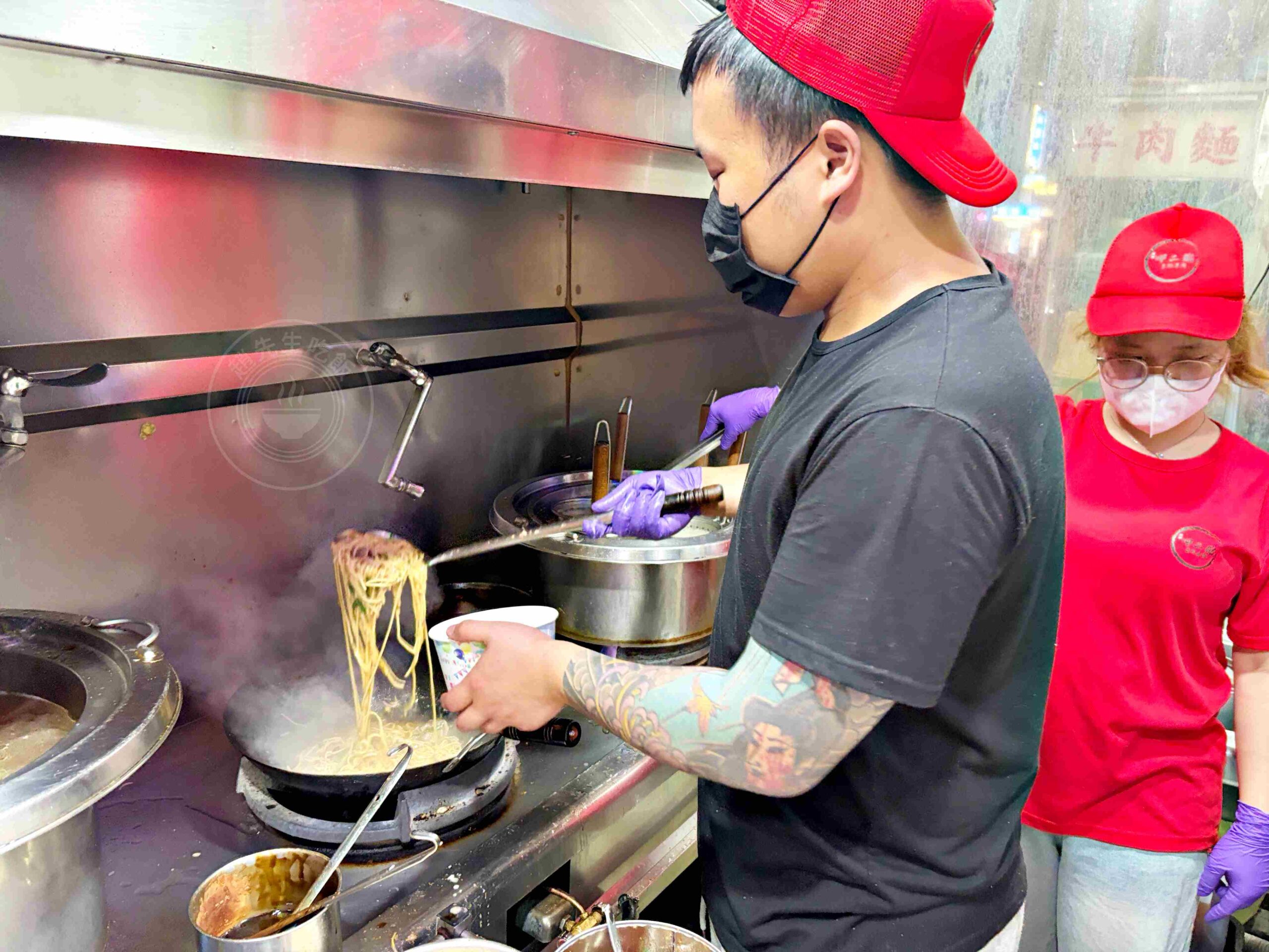 【桃園八德美食】桃鶯生炒羊肉，羊肉炒片一大盤100，越晚排越多人推薦(菜單) @趙先生吃飯