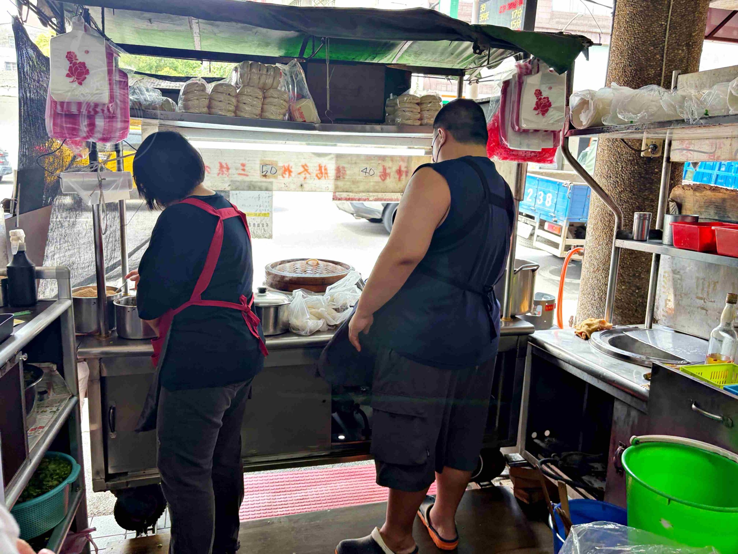 【三重美食】無名刈包，開賣三個小時就快賣完的500碗認證刈包，還可以選瘦肉或肥肉推薦(菜單) @趙先生吃飯