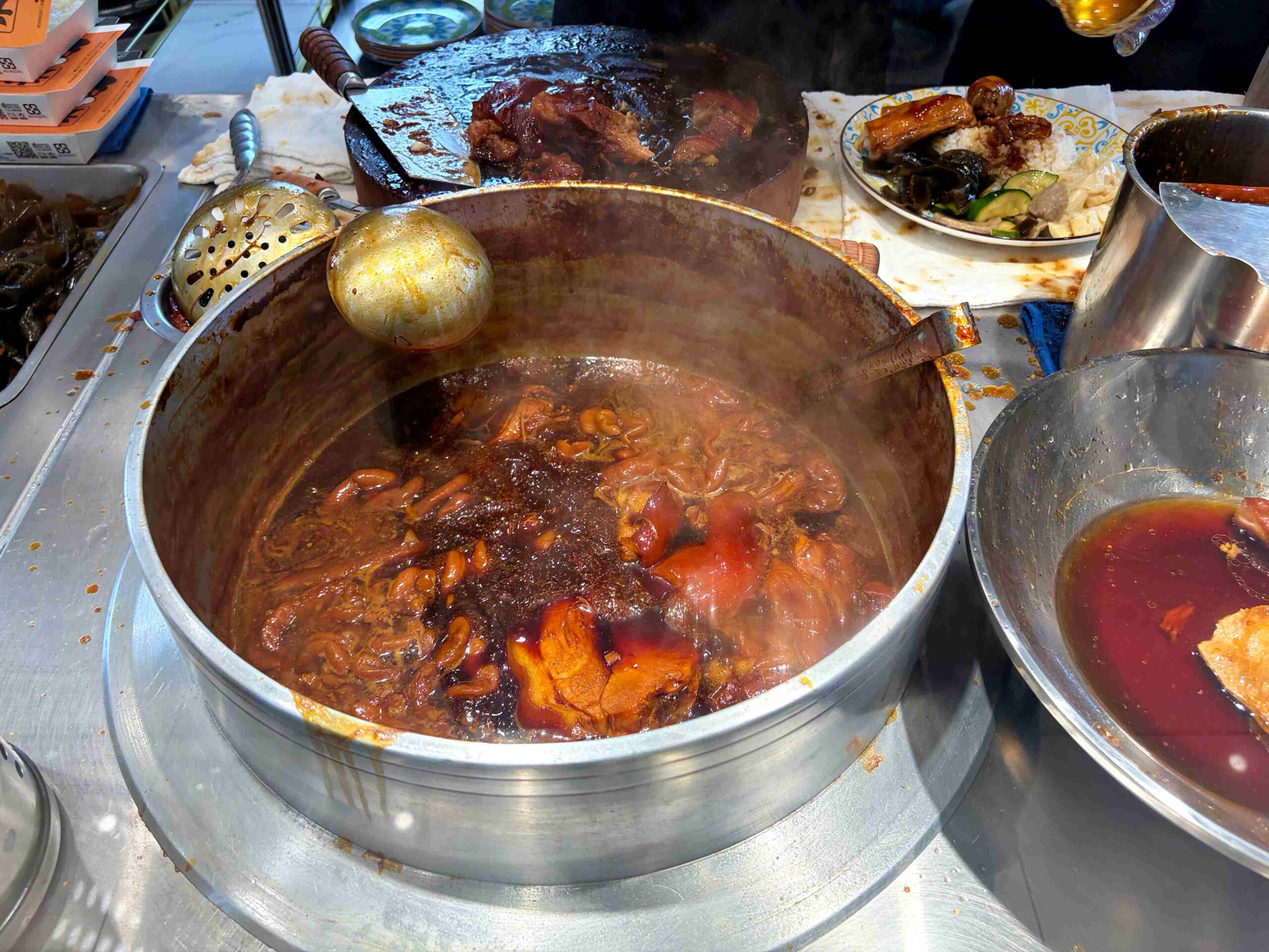 【三重美食】光興腿庫，米其林、500碗認證的魯肉飯，腿庫、豬腳都推薦！(菜單) @趙先生吃飯