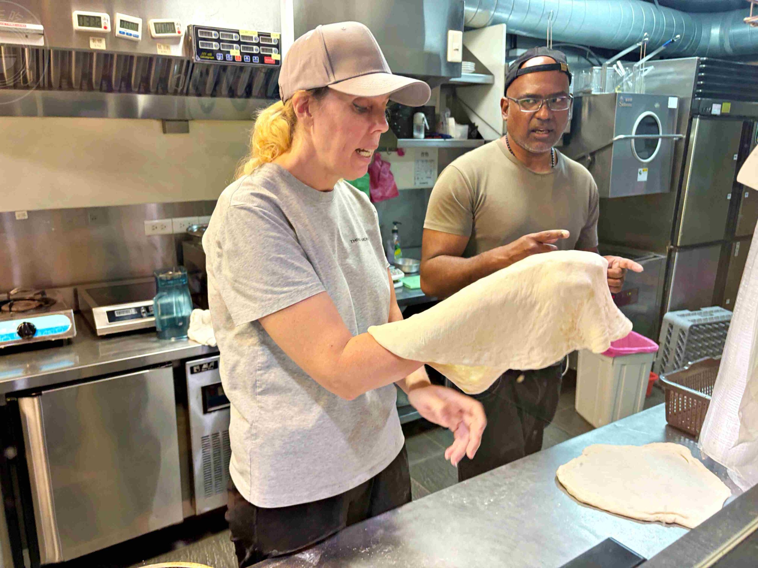 【信義區美食】三隻猴子美食廚房，紐西蘭老闆娘日賣百個的，手工現烤披薩推薦(菜單) @趙先生吃飯