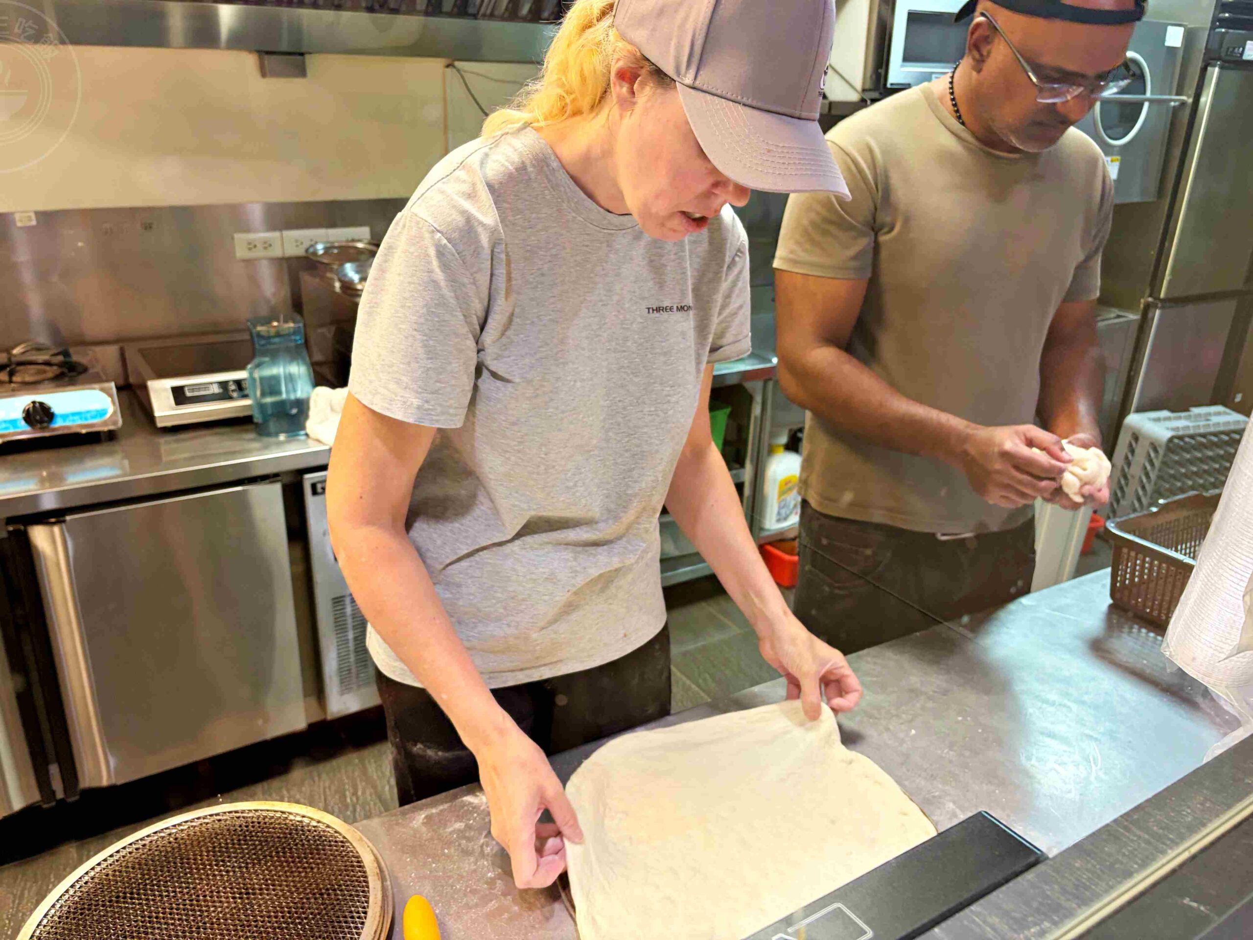 【信義區美食】三隻猴子美食廚房，紐西蘭老闆娘日賣百個的，手工現烤披薩推薦(菜單) @趙先生吃飯