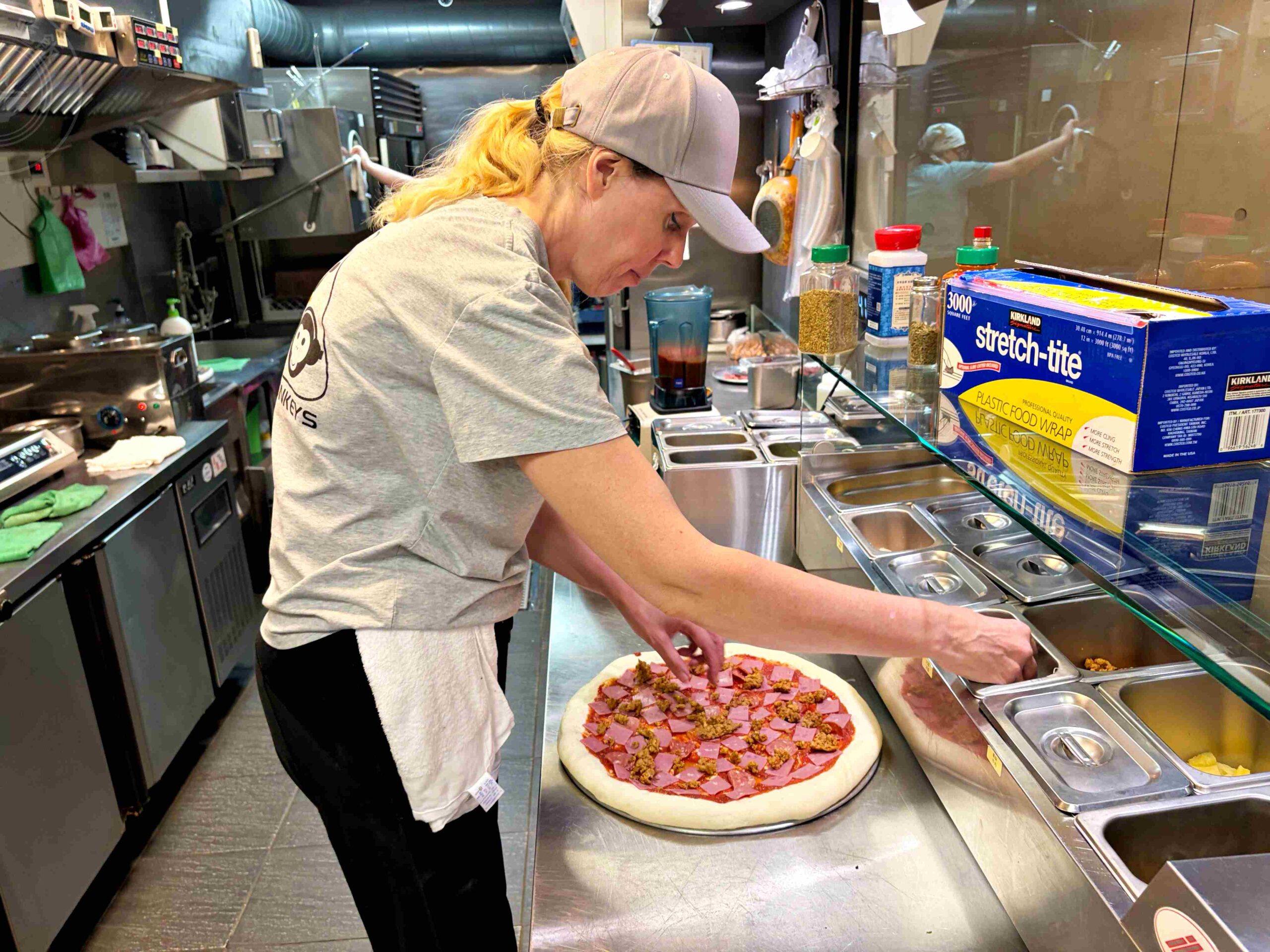 【信義區美食】三隻猴子美食廚房，紐西蘭老闆娘日賣百個的，手工現烤披薩推薦(菜單) @趙先生吃飯