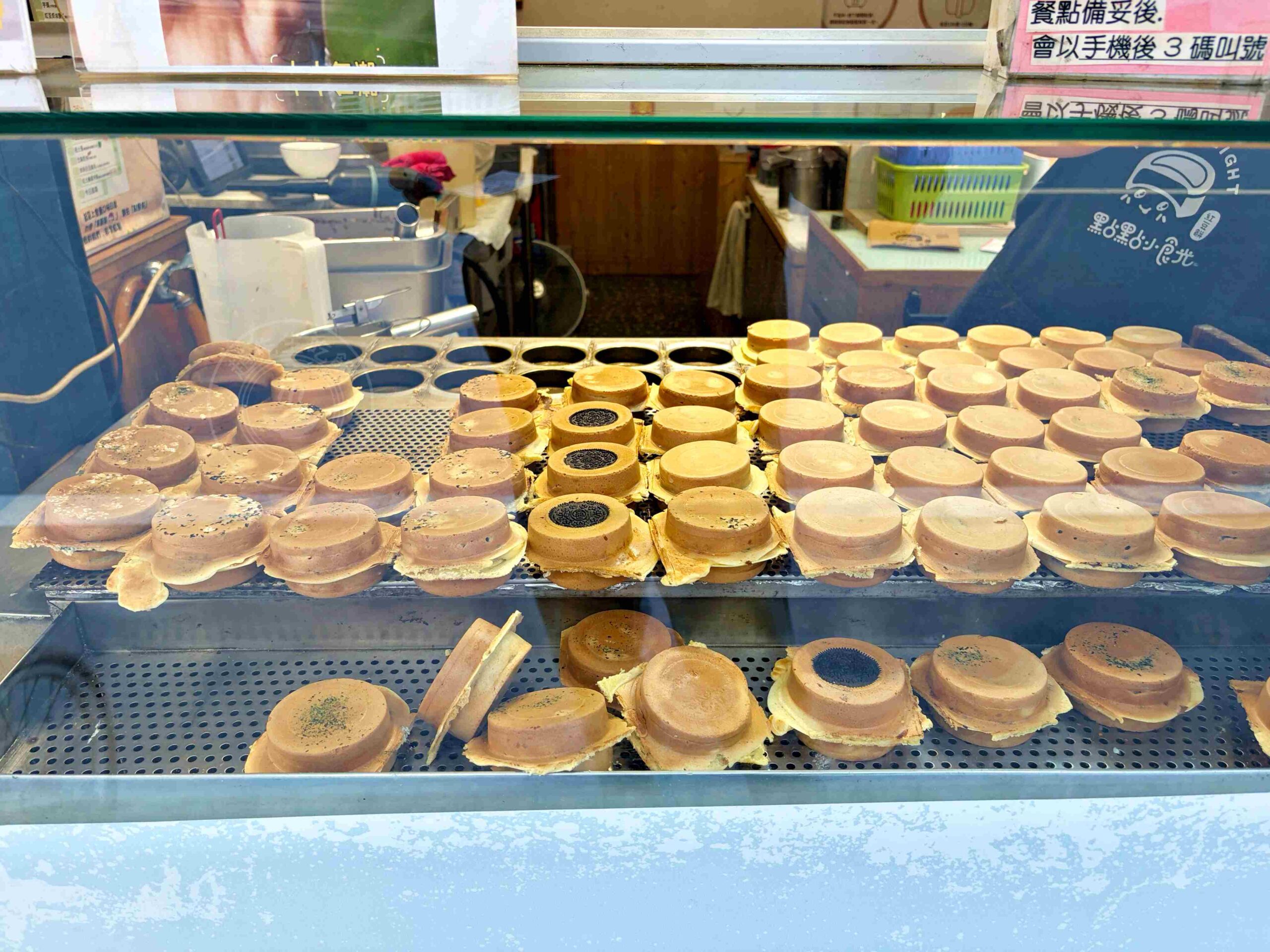 【板橋美食】點點小食光紅豆餅，搬家後依然爆紅，在地人默默排隊的巷弄爆漿車輪餅(菜單) @趙先生吃飯