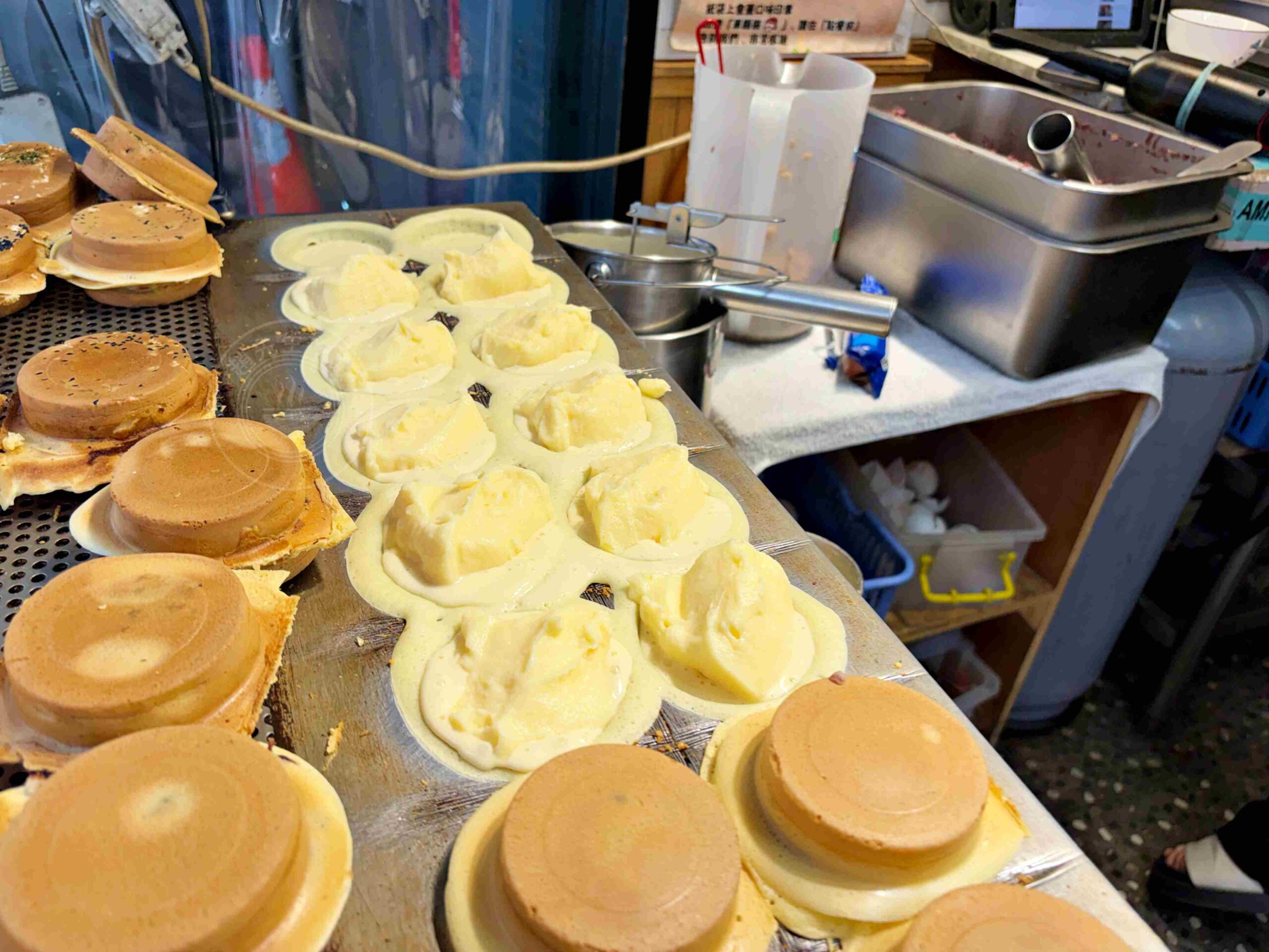 【板橋美食】點點小食光紅豆餅，搬家後依然爆紅，在地人默默排隊的巷弄爆漿車輪餅(菜單) @趙先生吃飯