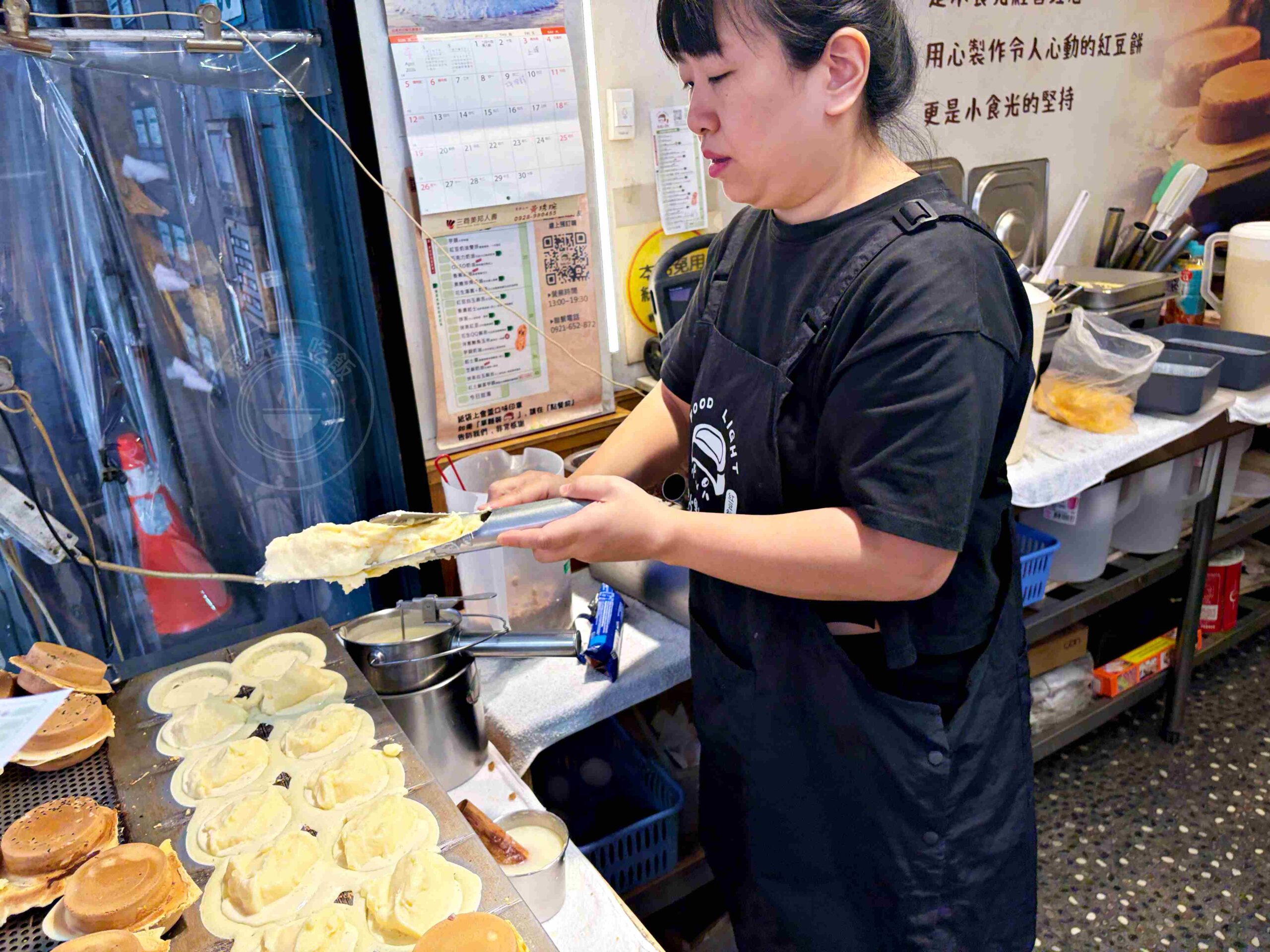 【板橋美食】點點小食光紅豆餅，搬家後依然爆紅，在地人默默排隊的巷弄爆漿車輪餅(菜單) @趙先生吃飯