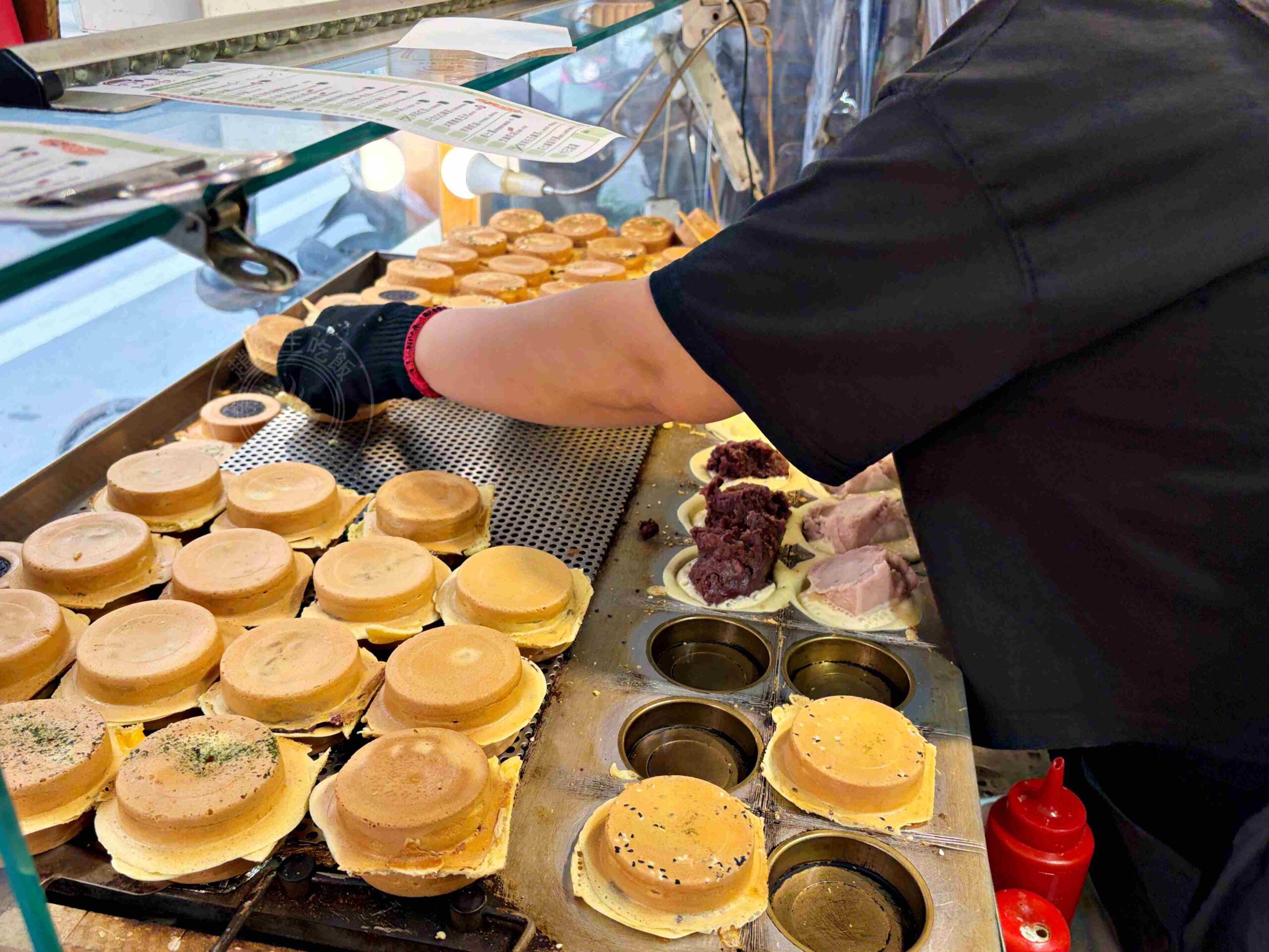 【板橋美食】點點小食光紅豆餅，搬家後依然爆紅，在地人默默排隊的巷弄爆漿車輪餅(菜單) @趙先生吃飯