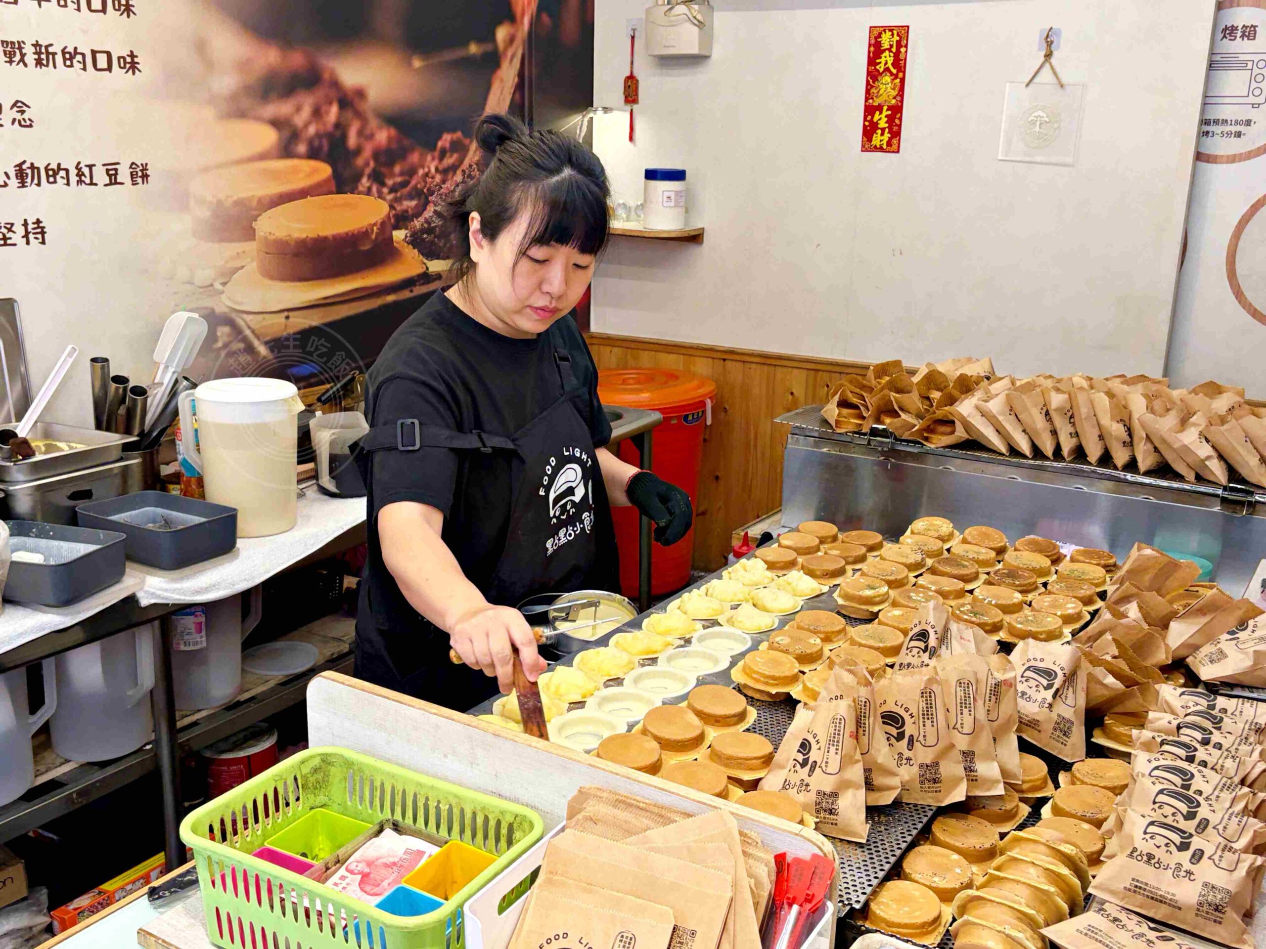 【板橋美食】點點小食光紅豆餅，搬家後依然爆紅，在地人默默排隊的巷弄爆漿車輪餅(菜單) @趙先生吃飯