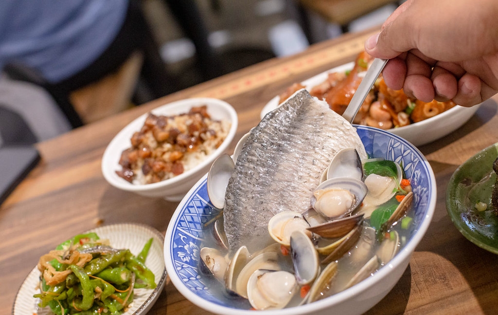 【新店美食】超人鱸魚湯，北部第一名魚湯，搬家後環境超好米其林認證推薦(菜單) @趙先生吃飯