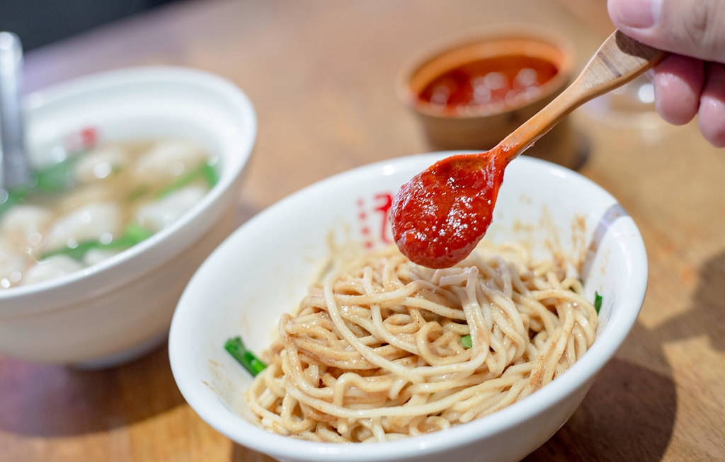 【板橋美食】老曹餛飩，黃石市場六十年在地老味道推薦餛飩湯配麻醬麵(菜單) @趙先生吃飯