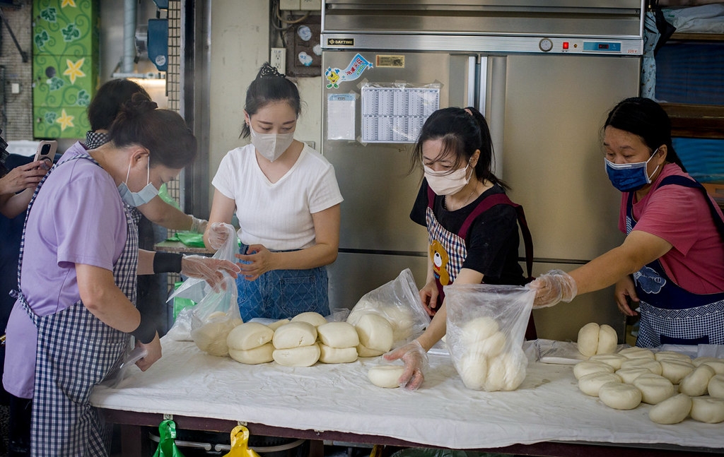 【宜蘭礁溪美食】礁溪包子饅頭專賣店，出爐秒殺、每人限購排隊老店推薦肉包饅頭(菜單) @趙先生吃飯