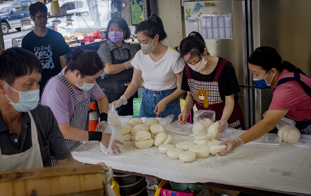 【宜蘭礁溪美食】礁溪包子饅頭專賣店，出爐秒殺、每人限購排隊老店推薦肉包饅頭(菜單) @趙先生吃飯
