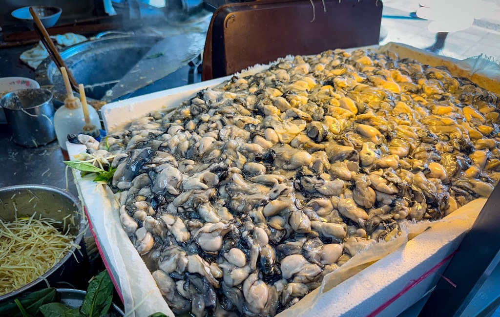 【龍山寺美食】營養號橋下蚵仔湯，蚵仔大又多得可怕，湯頭清甜喝到飽推薦(菜單) @趙先生吃飯