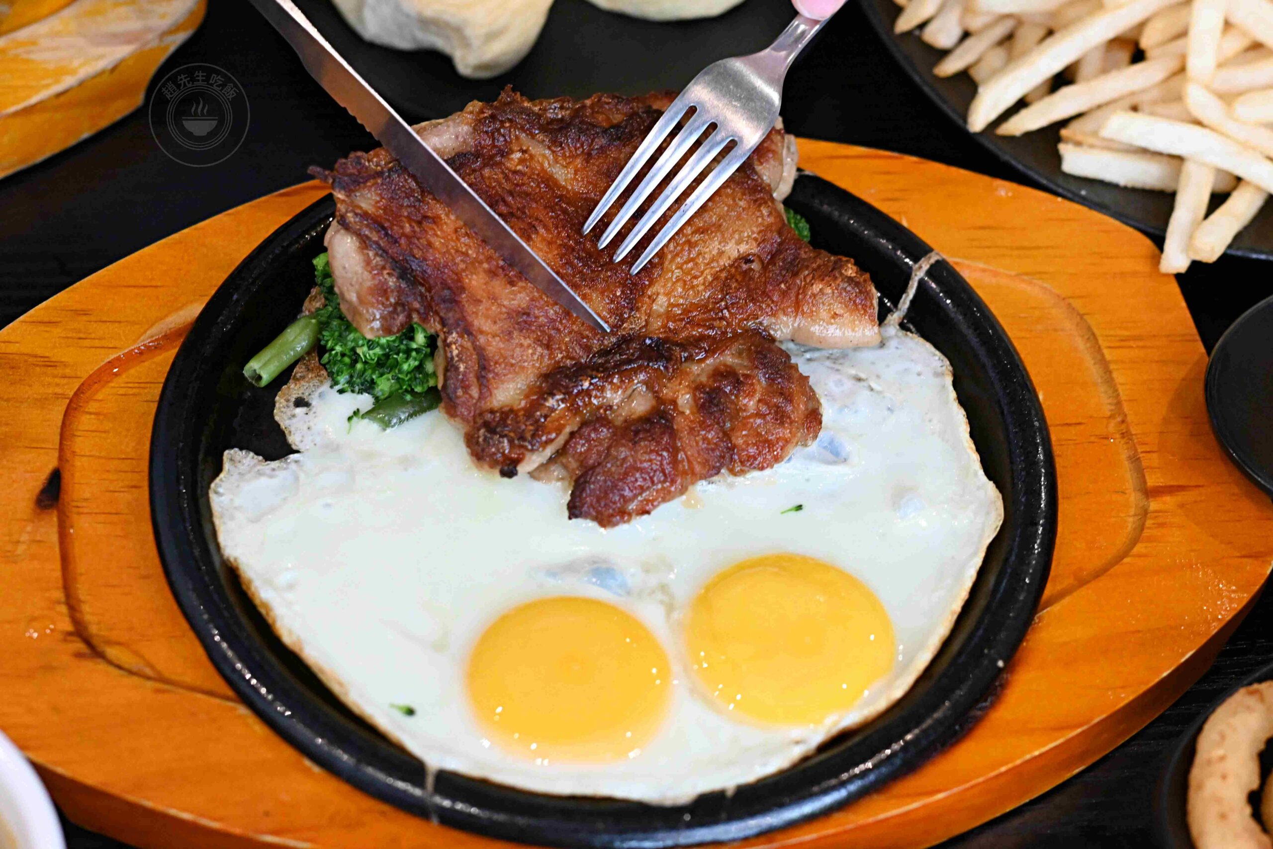 【林口美食】B&B STEAK林口，平價原肉牛排、自助吧無限吃到飽，高CP值免花大錢推薦(菜單) @趙先生吃飯