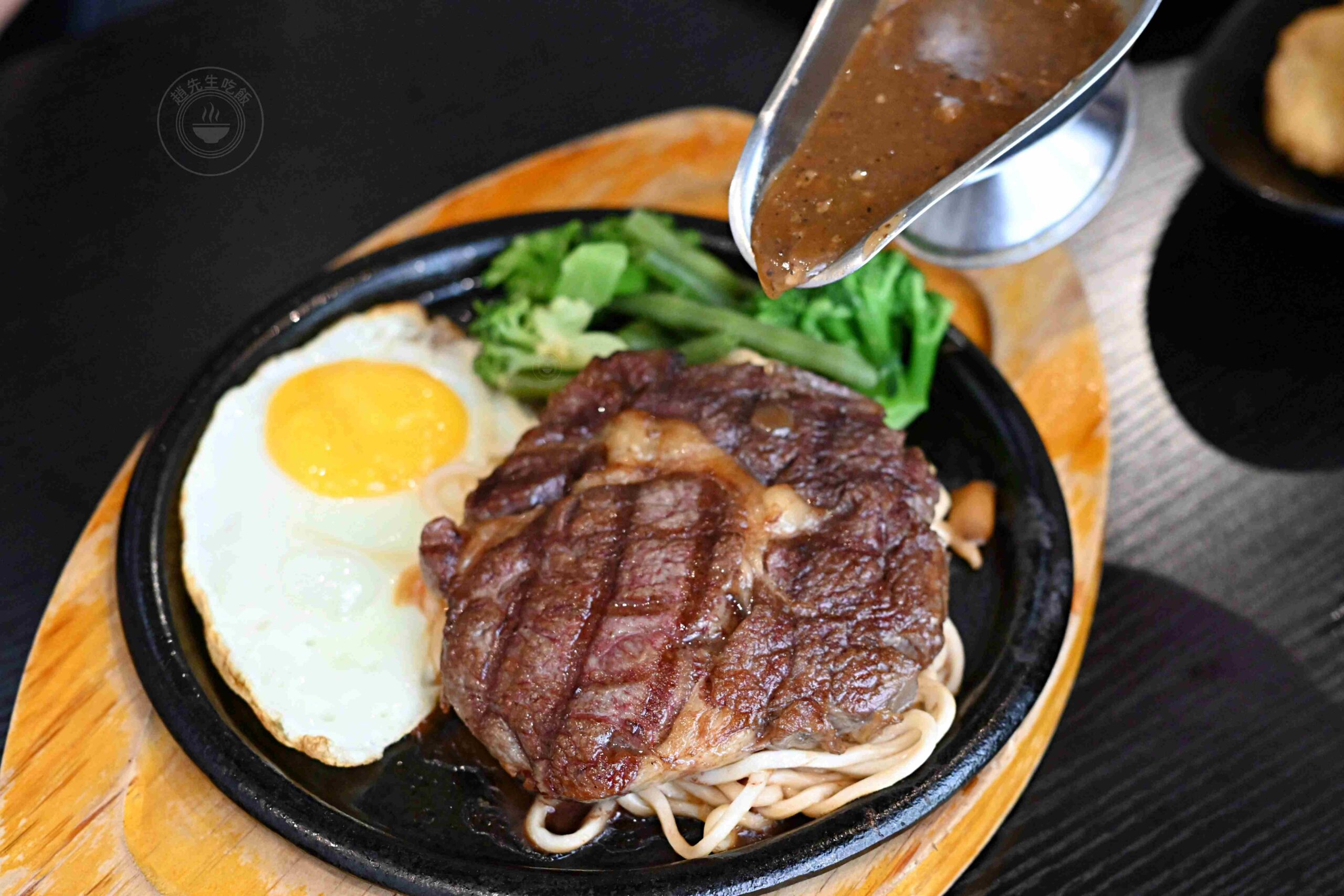 【林口美食】B&B STEAK林口，平價原肉牛排、自助吧無限吃到飽，高CP值免花大錢推薦(菜單) @趙先生吃飯