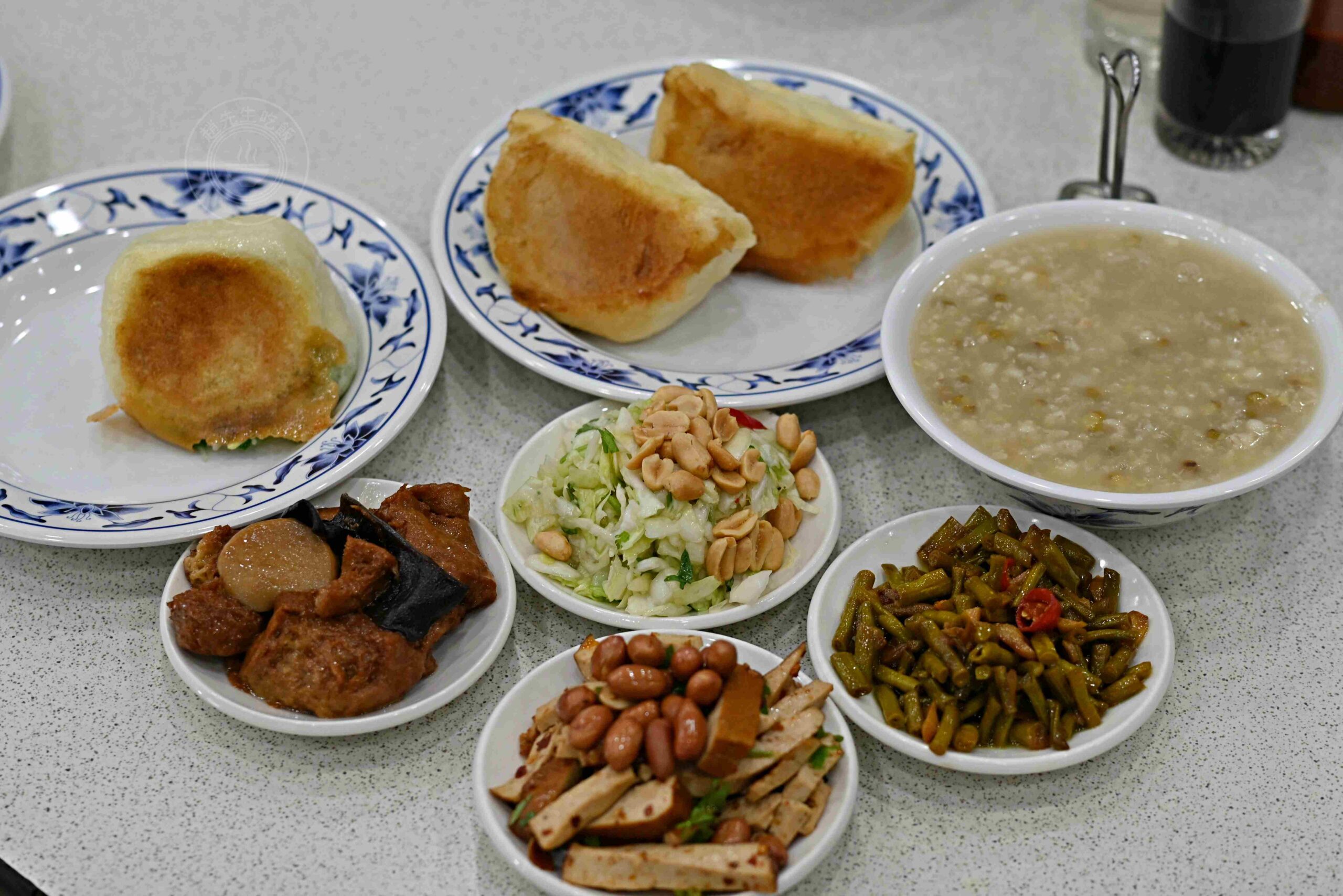 【西門美食】張記韭菜水煎包，內用吹冷氣吃超大顆現煎包子和小吃推薦(菜單) @趙先生吃飯