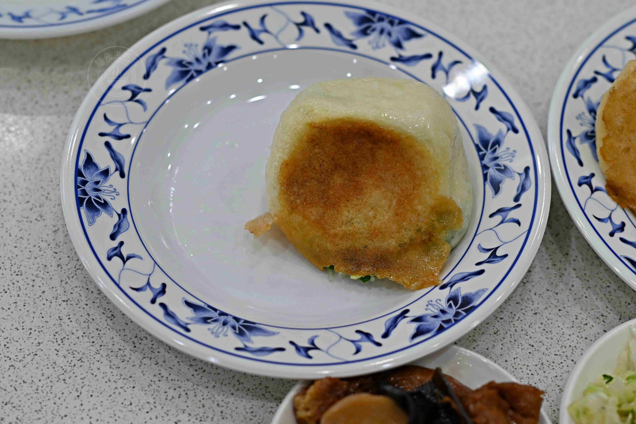 【西門美食】張記韭菜水煎包，內用吹冷氣吃超大顆現煎包子和小吃推薦(菜單) @趙先生吃飯