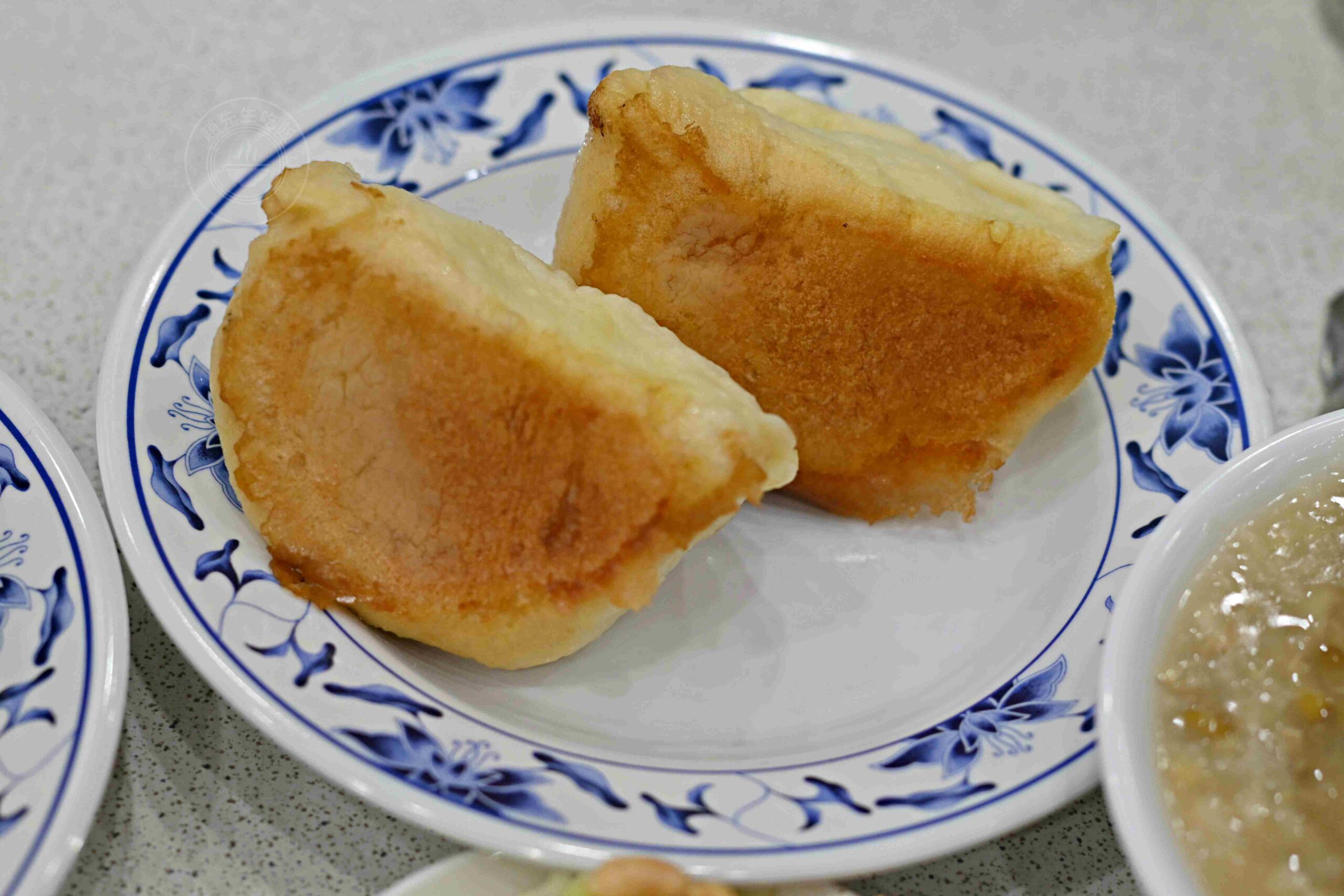 【西門美食】張記韭菜水煎包，內用吹冷氣吃超大顆現煎包子和小吃推薦(菜單) @趙先生吃飯