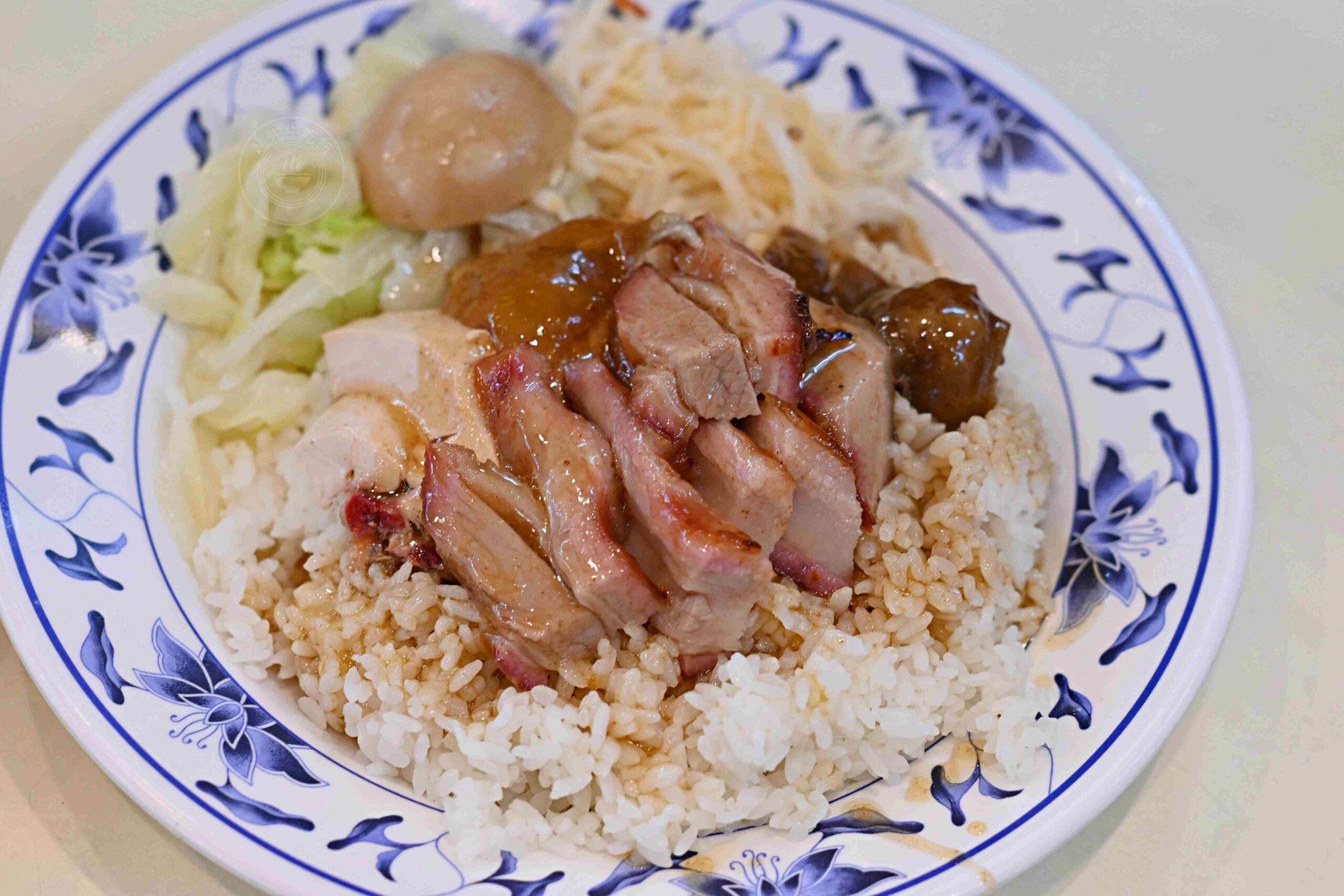 【新莊美食】港宏燒臘，沒開門就在排隊超強燒臘，皮脆肉嫩帶有炭火香推薦(菜單) @趙先生吃飯